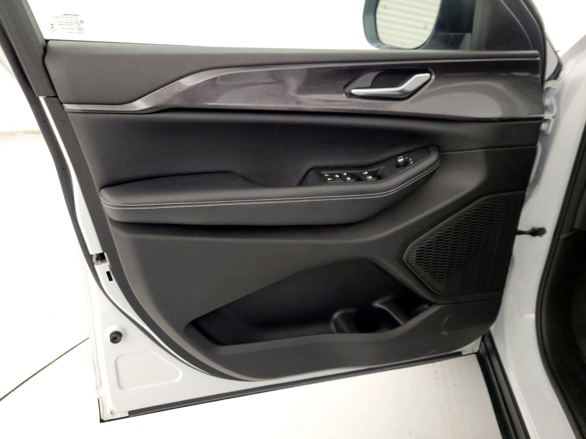 Thumbnail: 2023 Jeep Grand Cherokee - 12