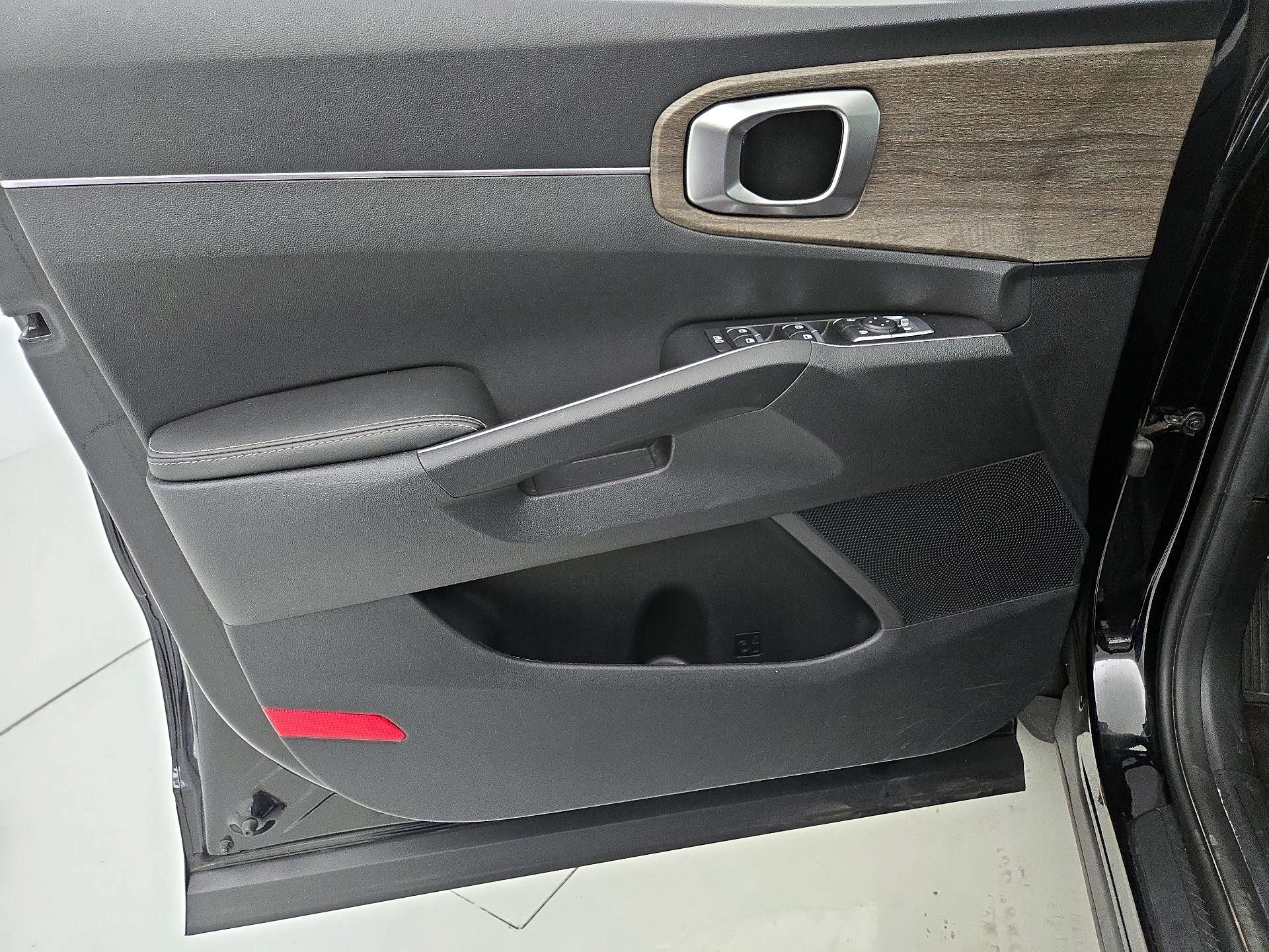 Thumbnail: 2022 Kia Sorento - 12