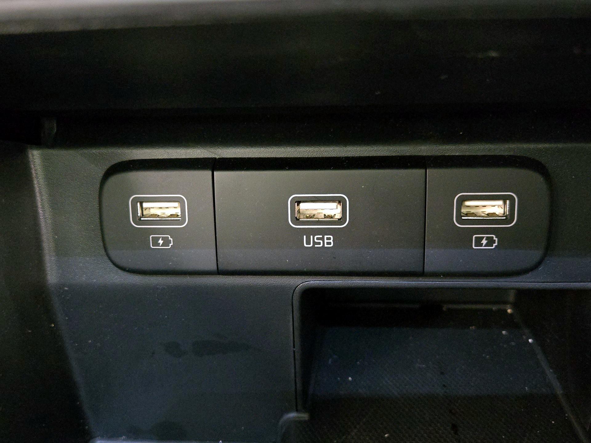 Thumbnail: 2022 Kia Sorento - 19