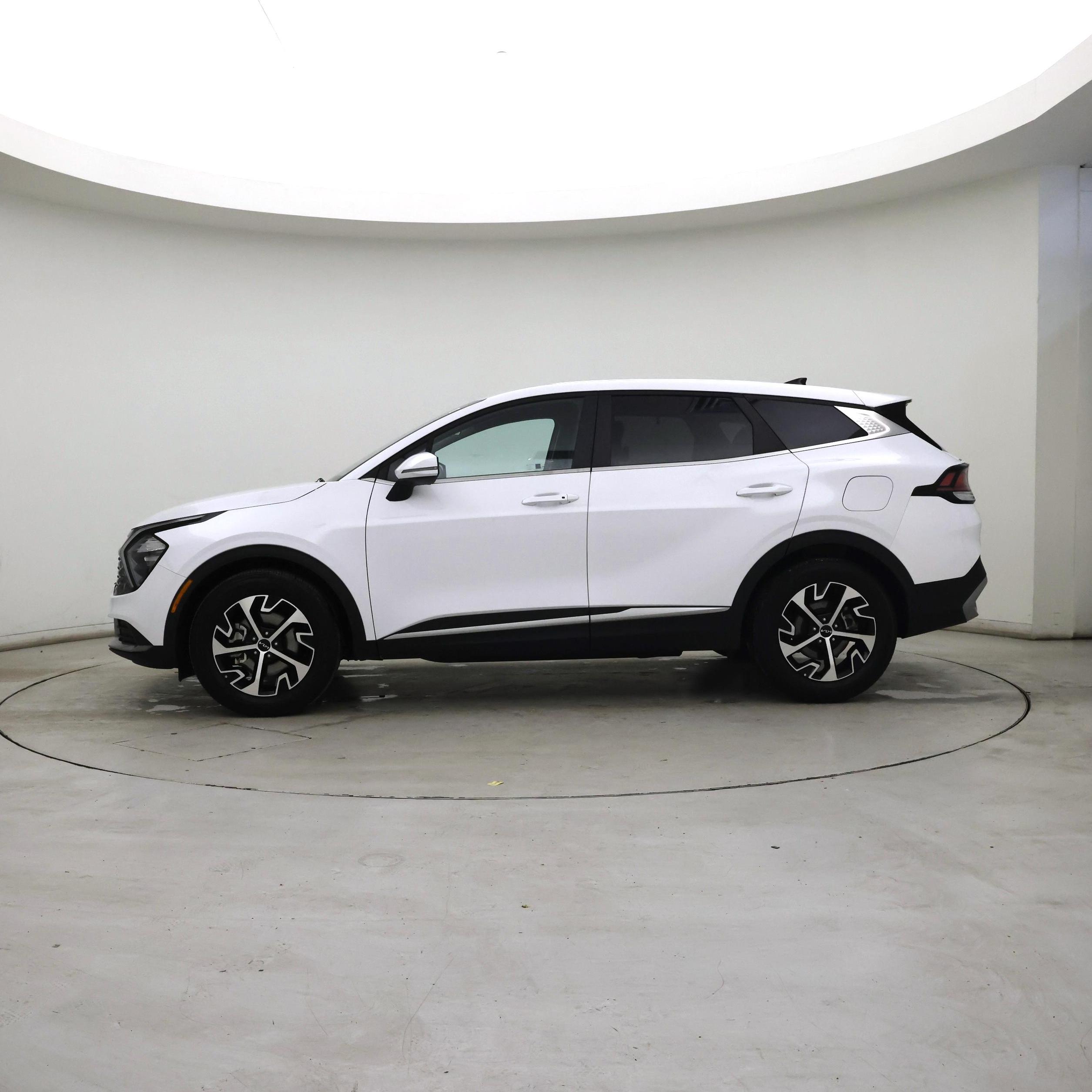 Thumbnail: 2023 Kia Sportage - 3