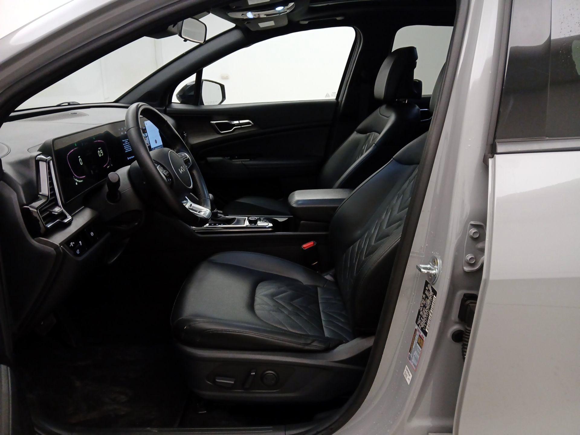 Thumbnail: 2023 Kia Sportage - 11