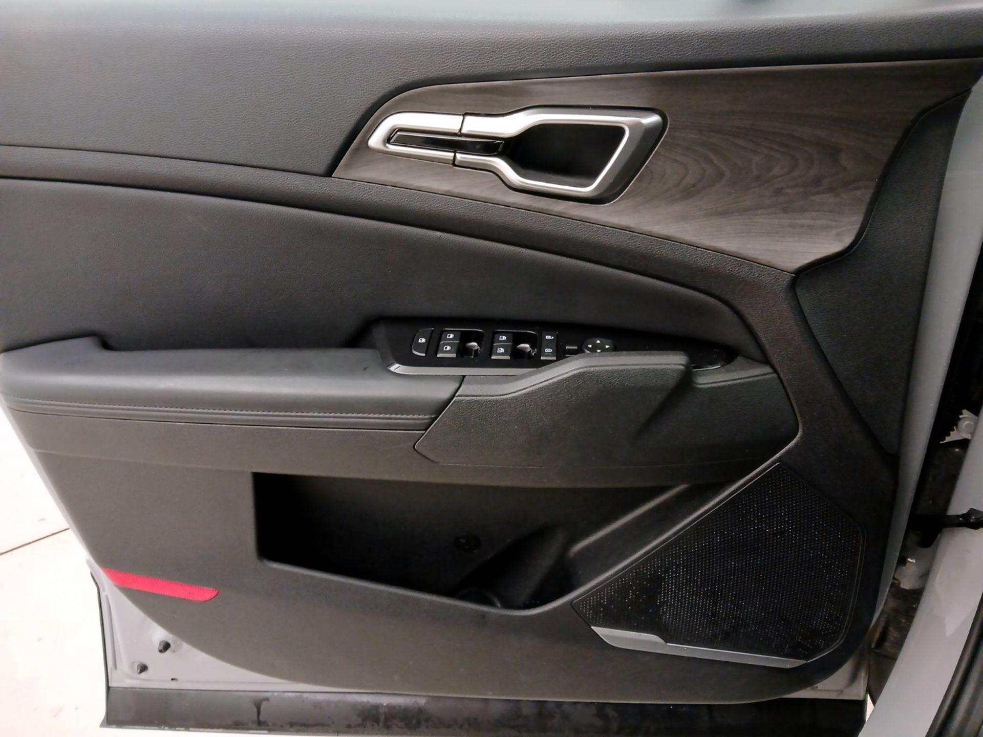 Thumbnail: 2023 Kia Sportage - 12