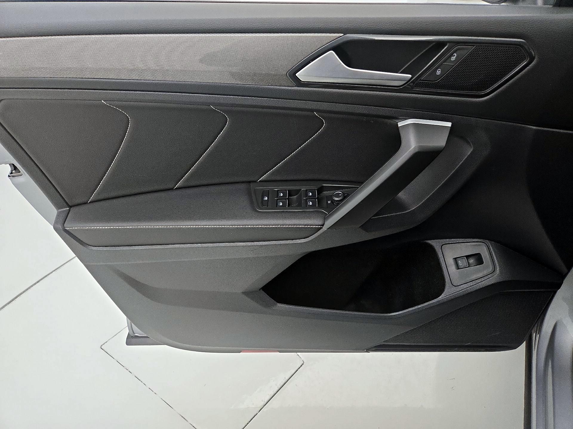 Thumbnail: 2024 Volkswagen Tiguan - 12