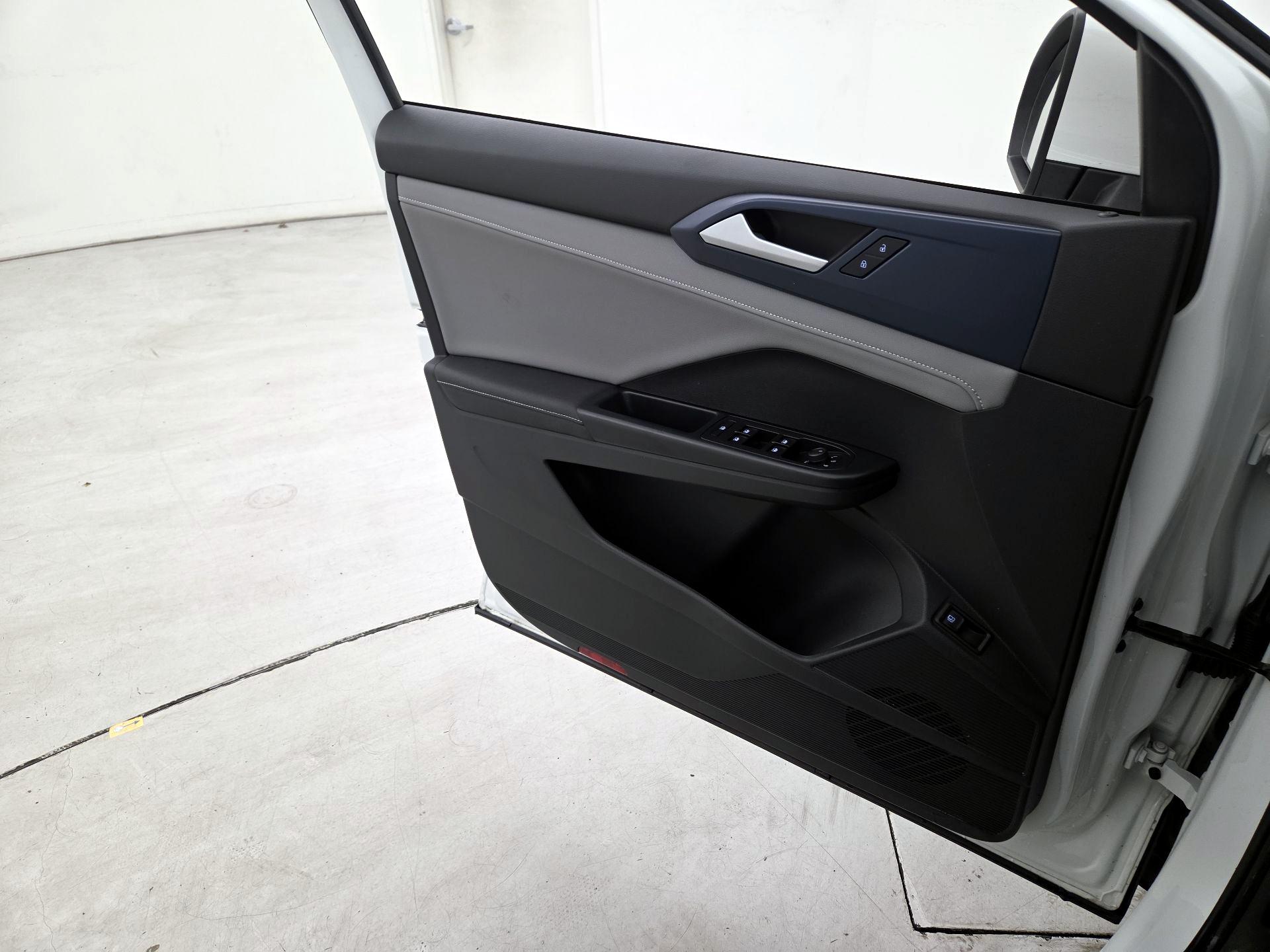 Thumbnail: 2024 Volkswagen Taos - 12