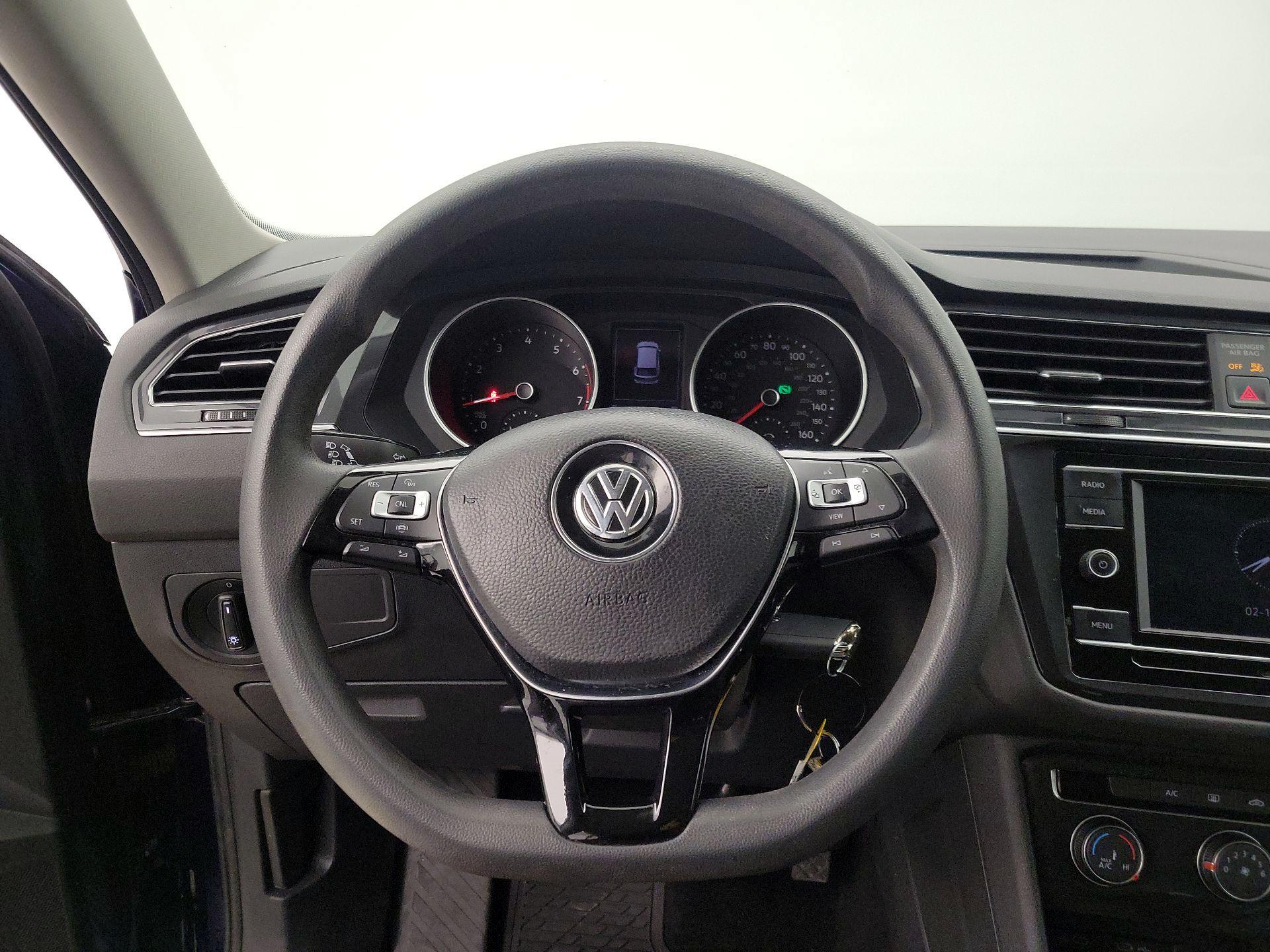 Thumbnail: 2021 Volkswagen Tiguan - 10