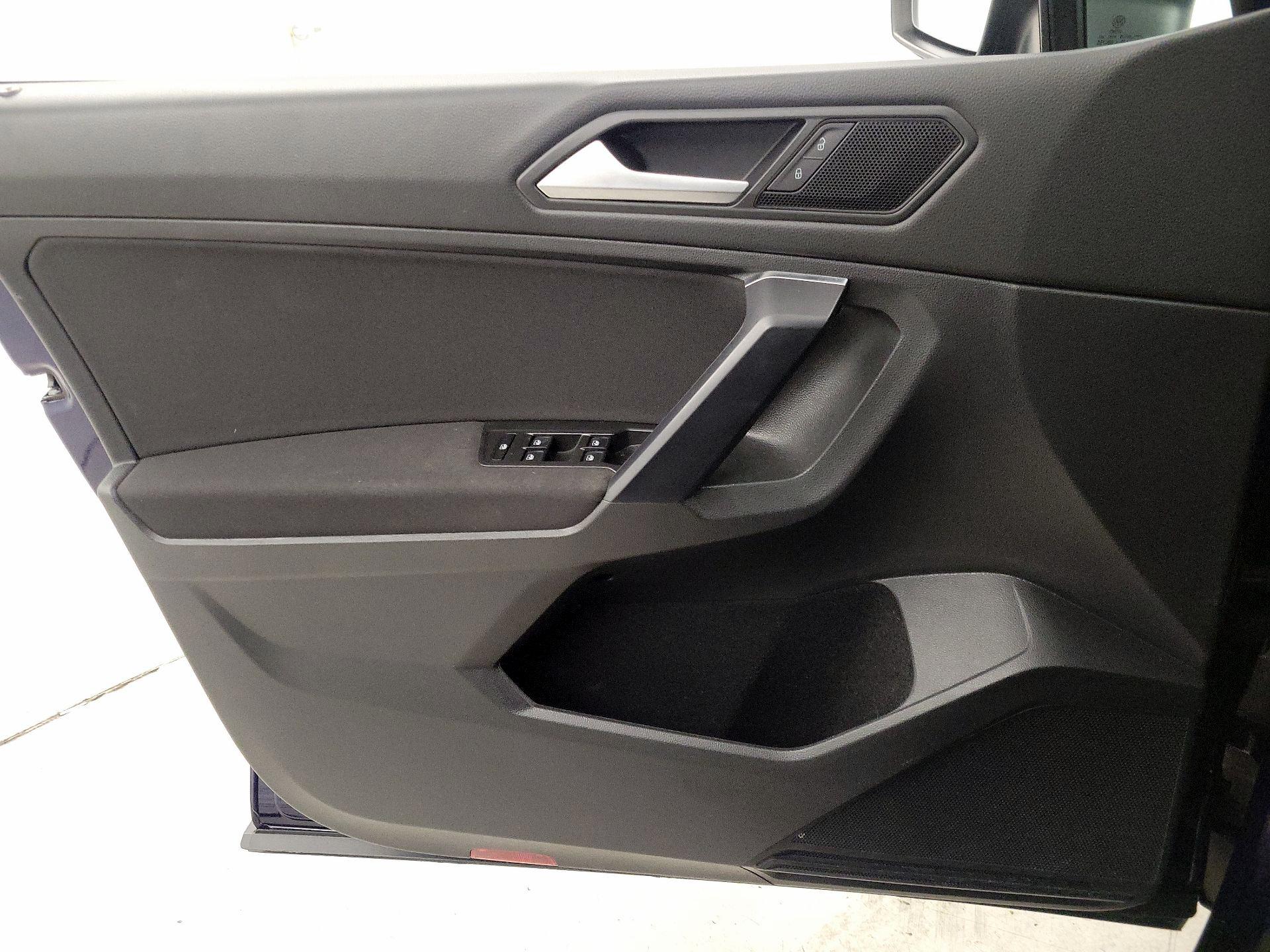 Thumbnail: 2021 Volkswagen Tiguan - 12