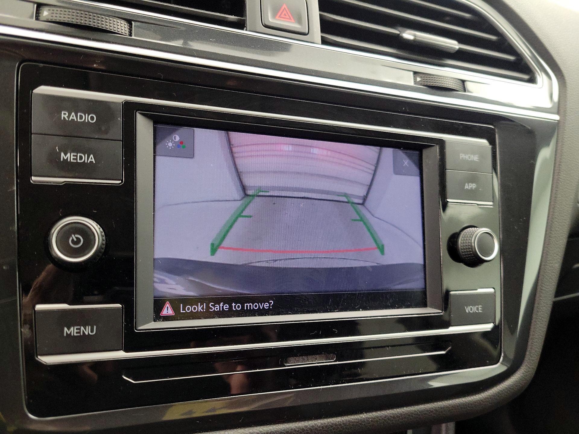 Thumbnail: 2021 Volkswagen Tiguan - 14