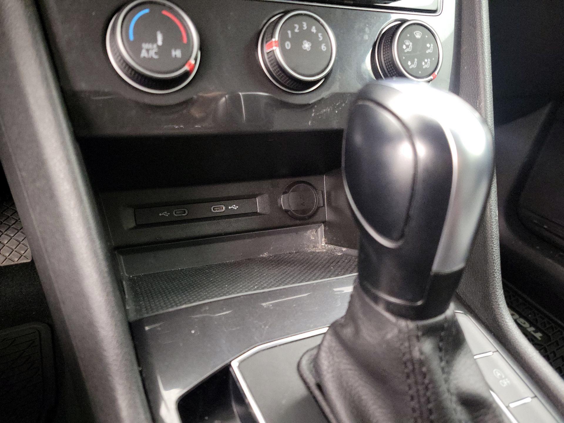 Thumbnail: 2021 Volkswagen Tiguan - 18