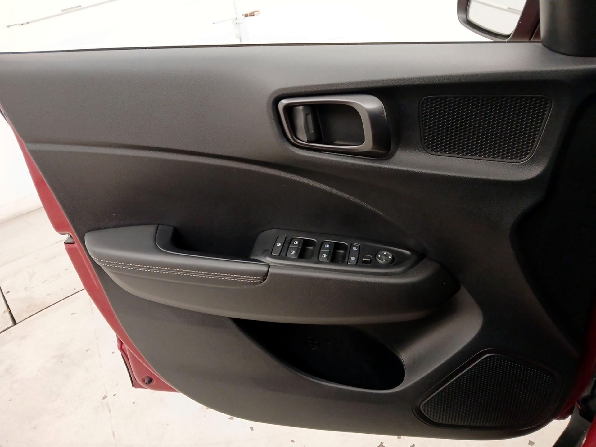 Thumbnail: 2023 Hyundai Venue - 12