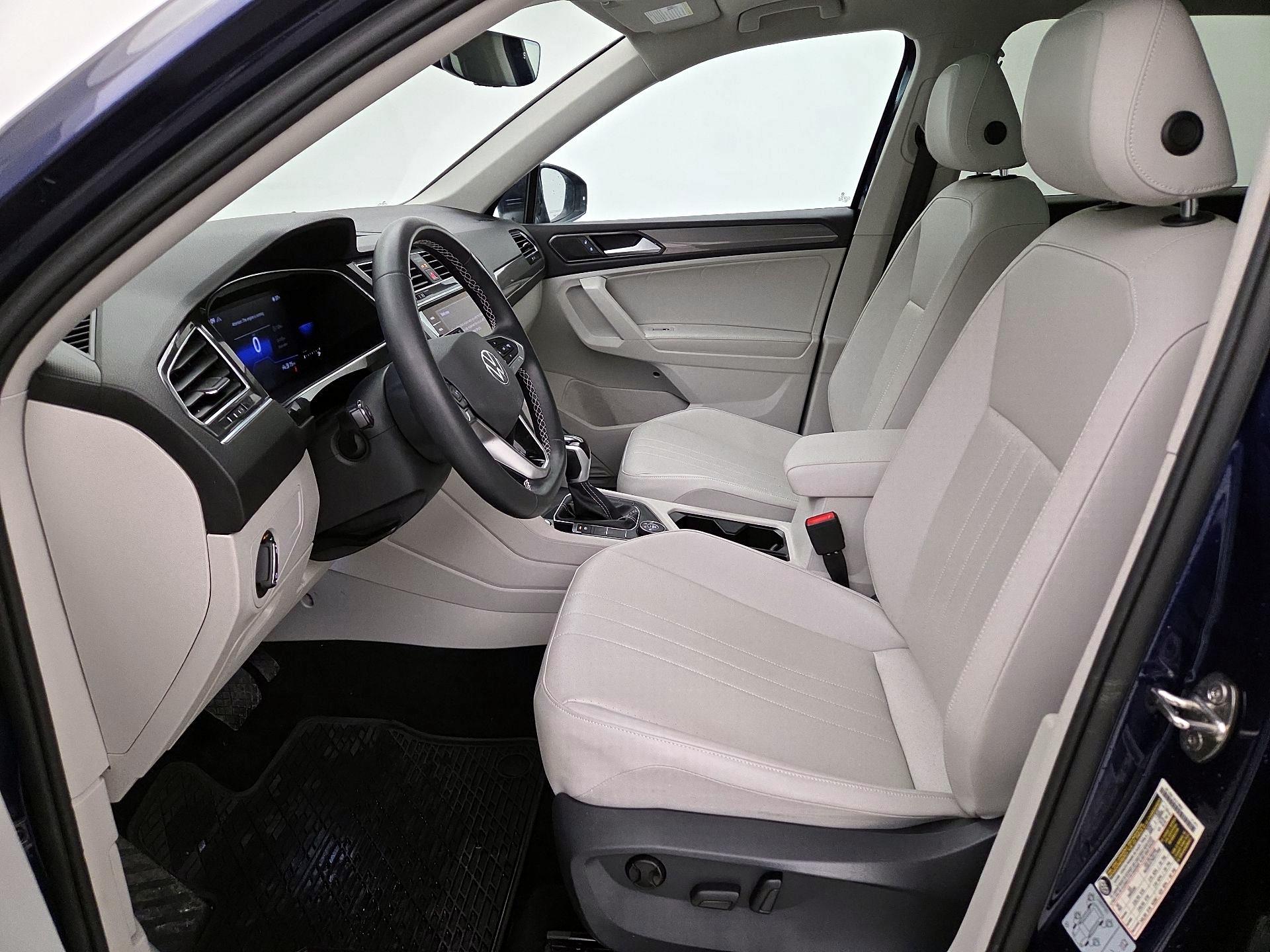 Thumbnail: 2022 Volkswagen Tiguan - 11