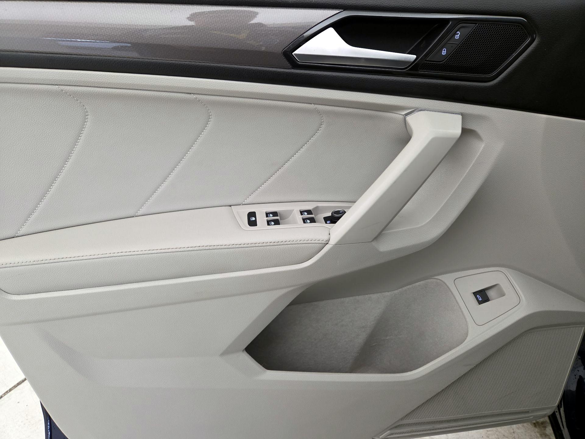 Thumbnail: 2022 Volkswagen Tiguan - 12