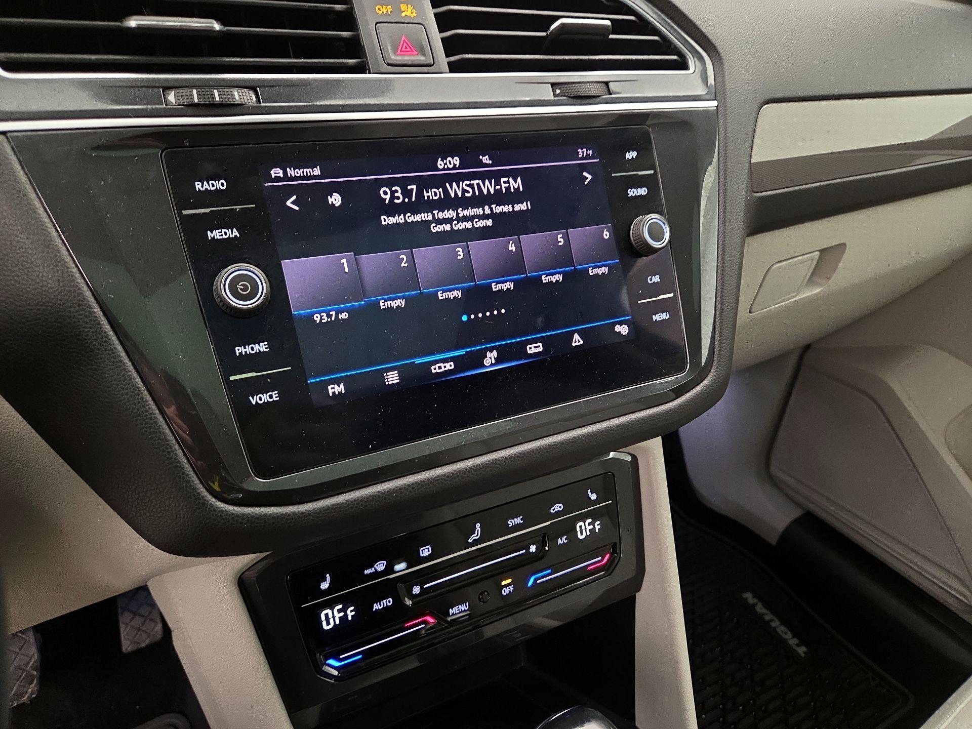 Thumbnail: 2022 Volkswagen Tiguan - 15