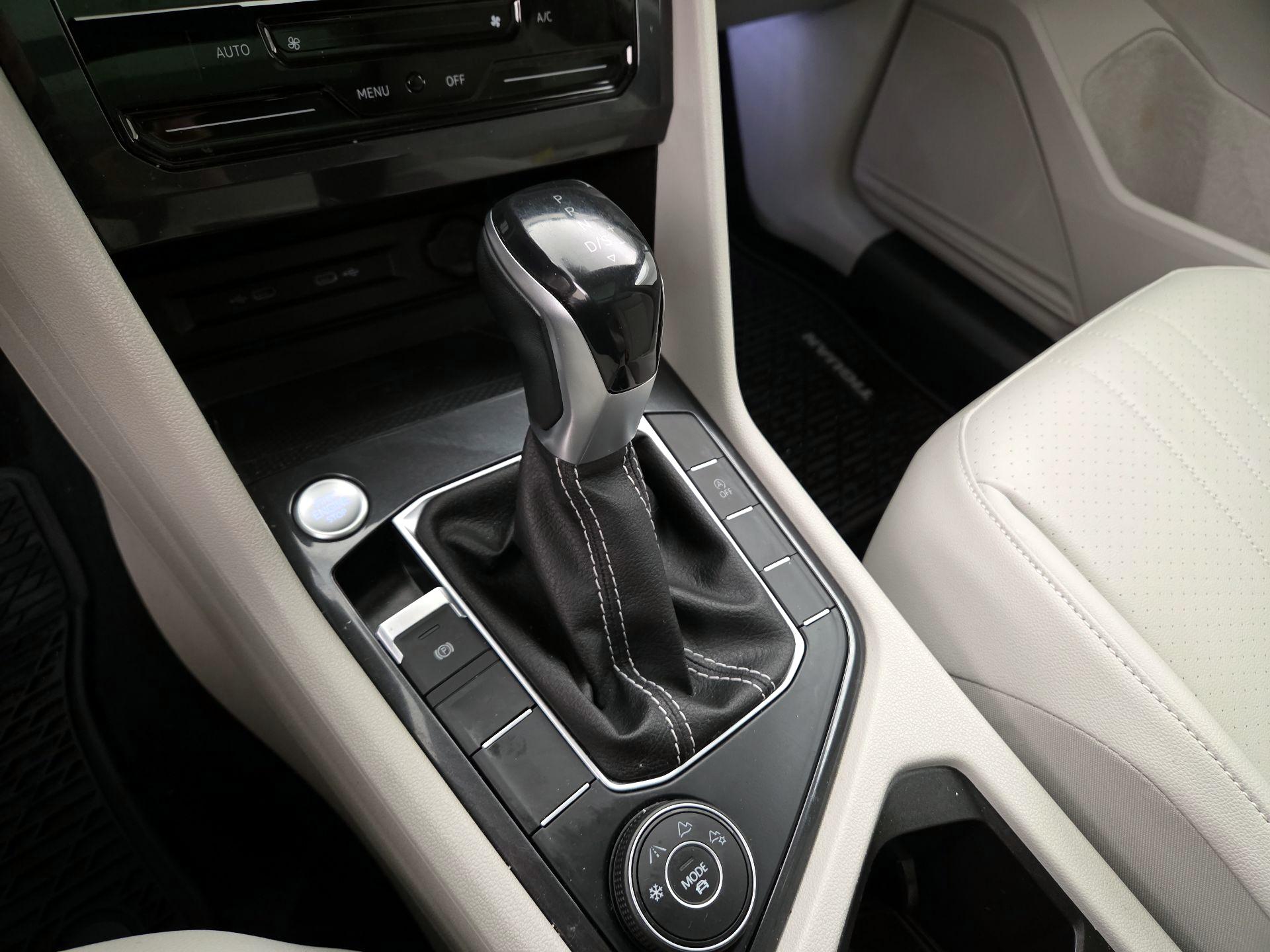 Thumbnail: 2022 Volkswagen Tiguan - 17