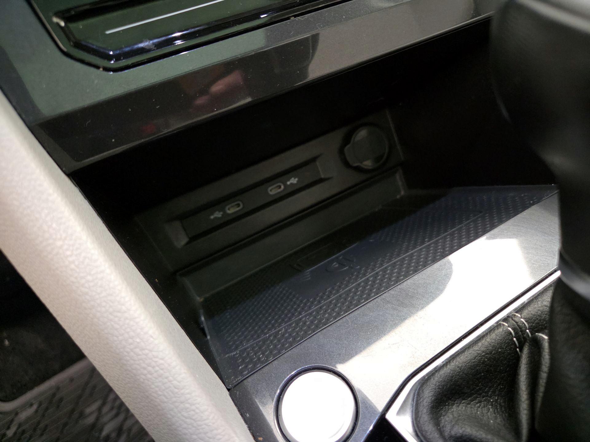 Thumbnail: 2022 Volkswagen Tiguan - 18