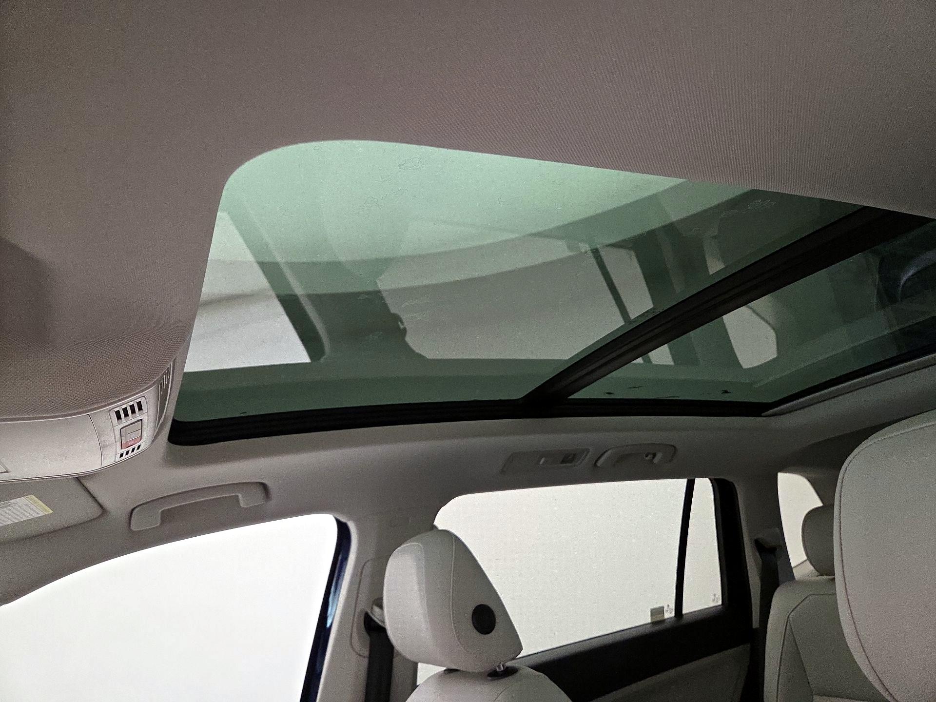 Thumbnail: 2022 Volkswagen Tiguan - 19