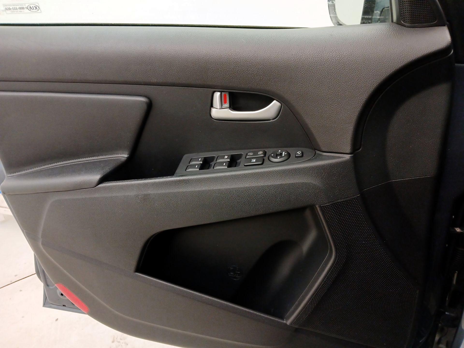 Thumbnail: 2015 Kia Sportage - 12