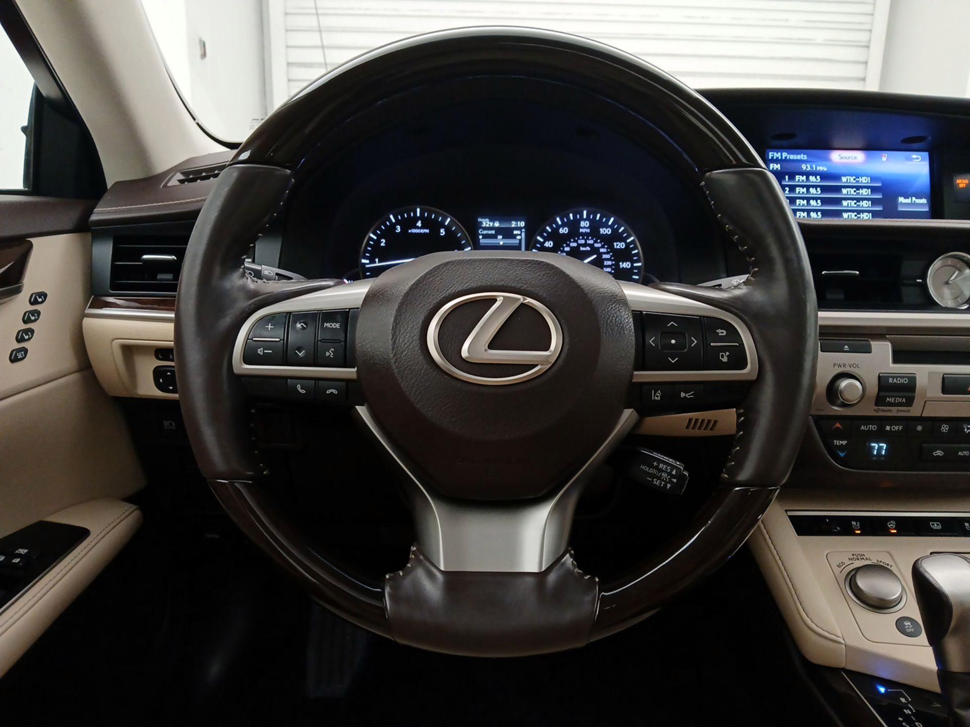 Thumbnail: 2017 Lexus ES - 10