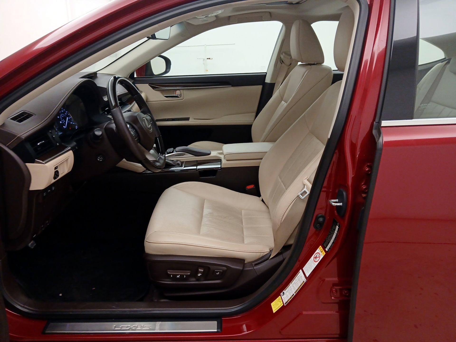 Thumbnail: 2017 Lexus ES - 11