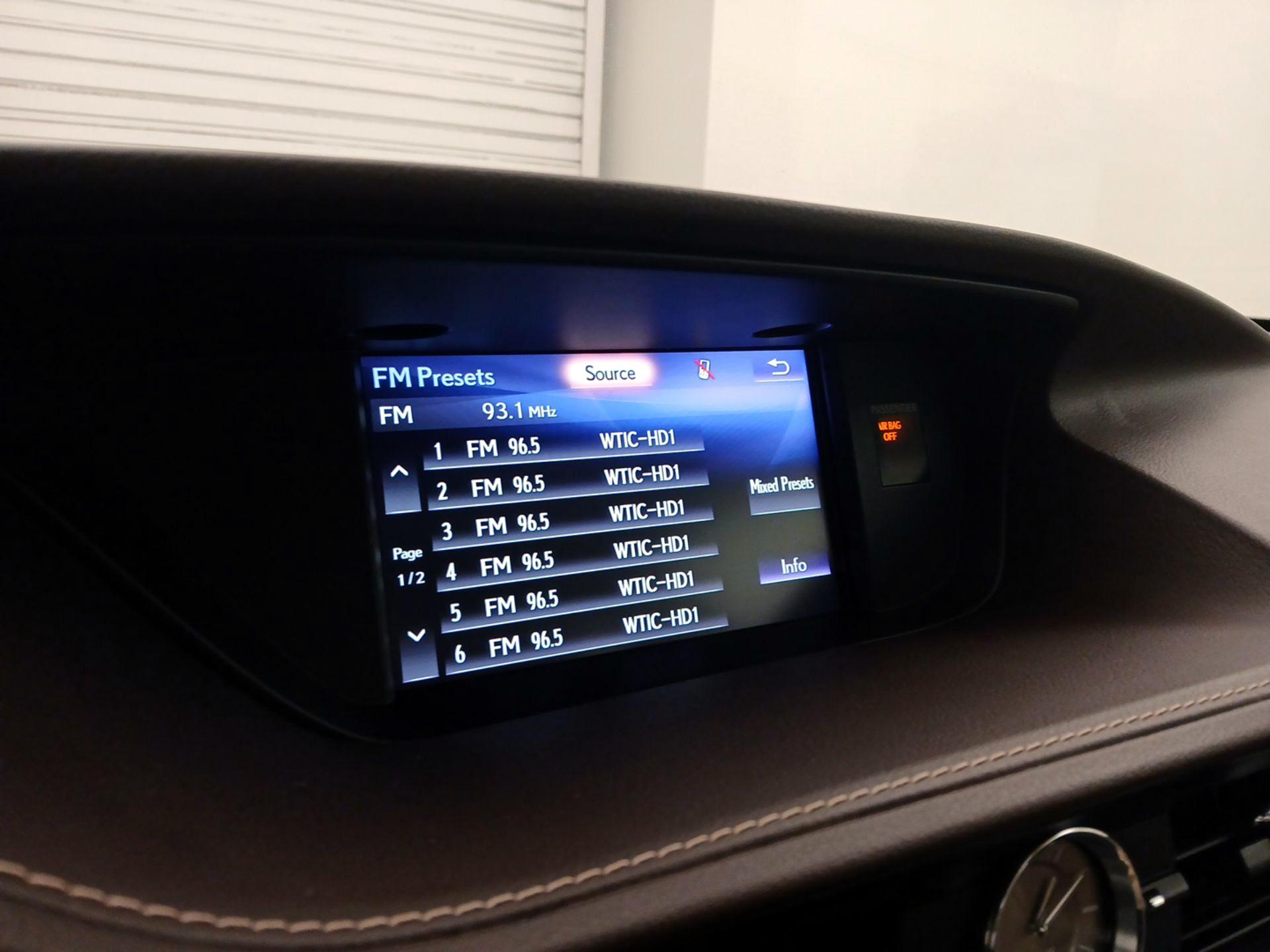 Thumbnail: 2017 Lexus ES - 15