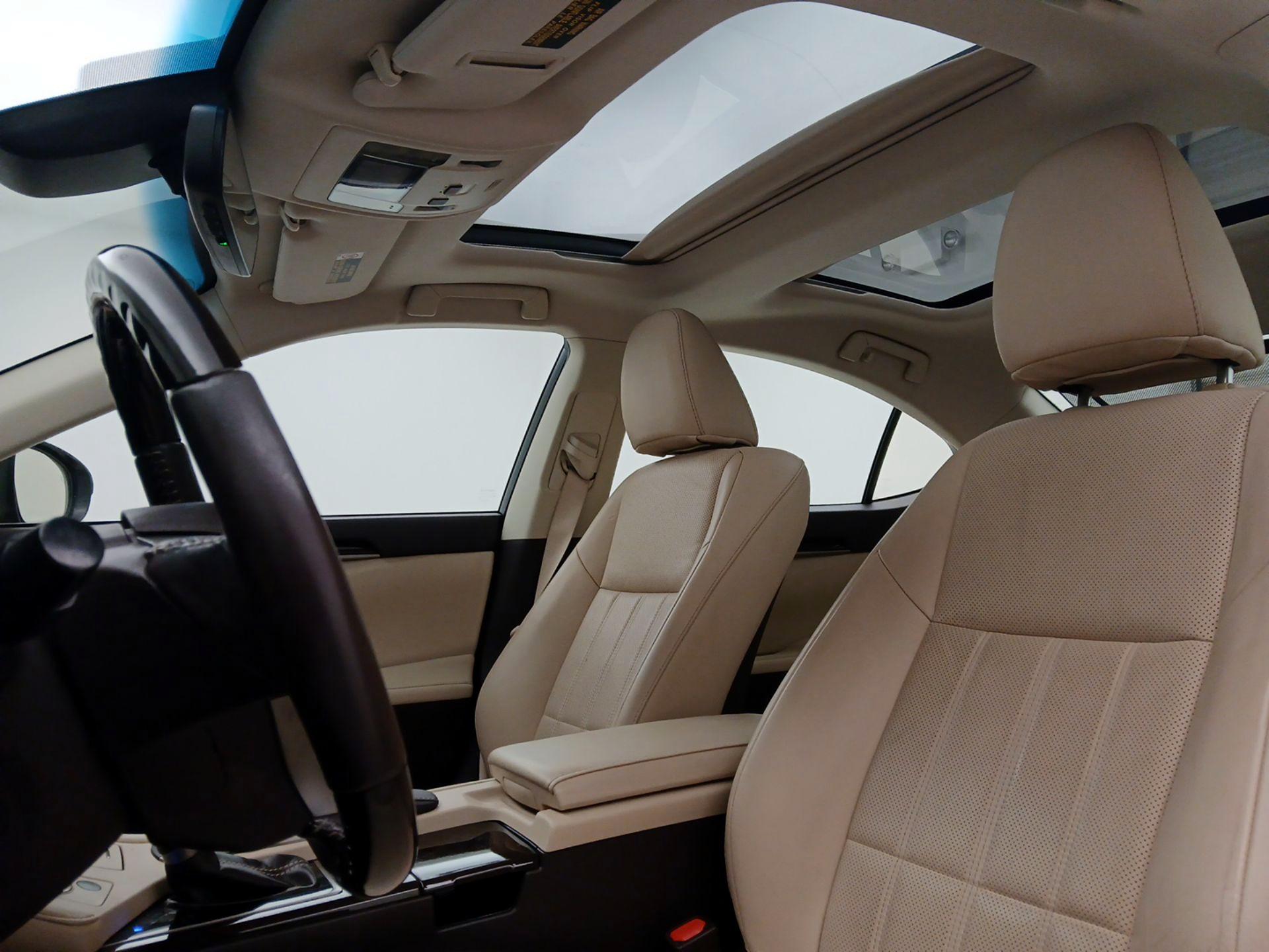 Thumbnail: 2017 Lexus ES - 19