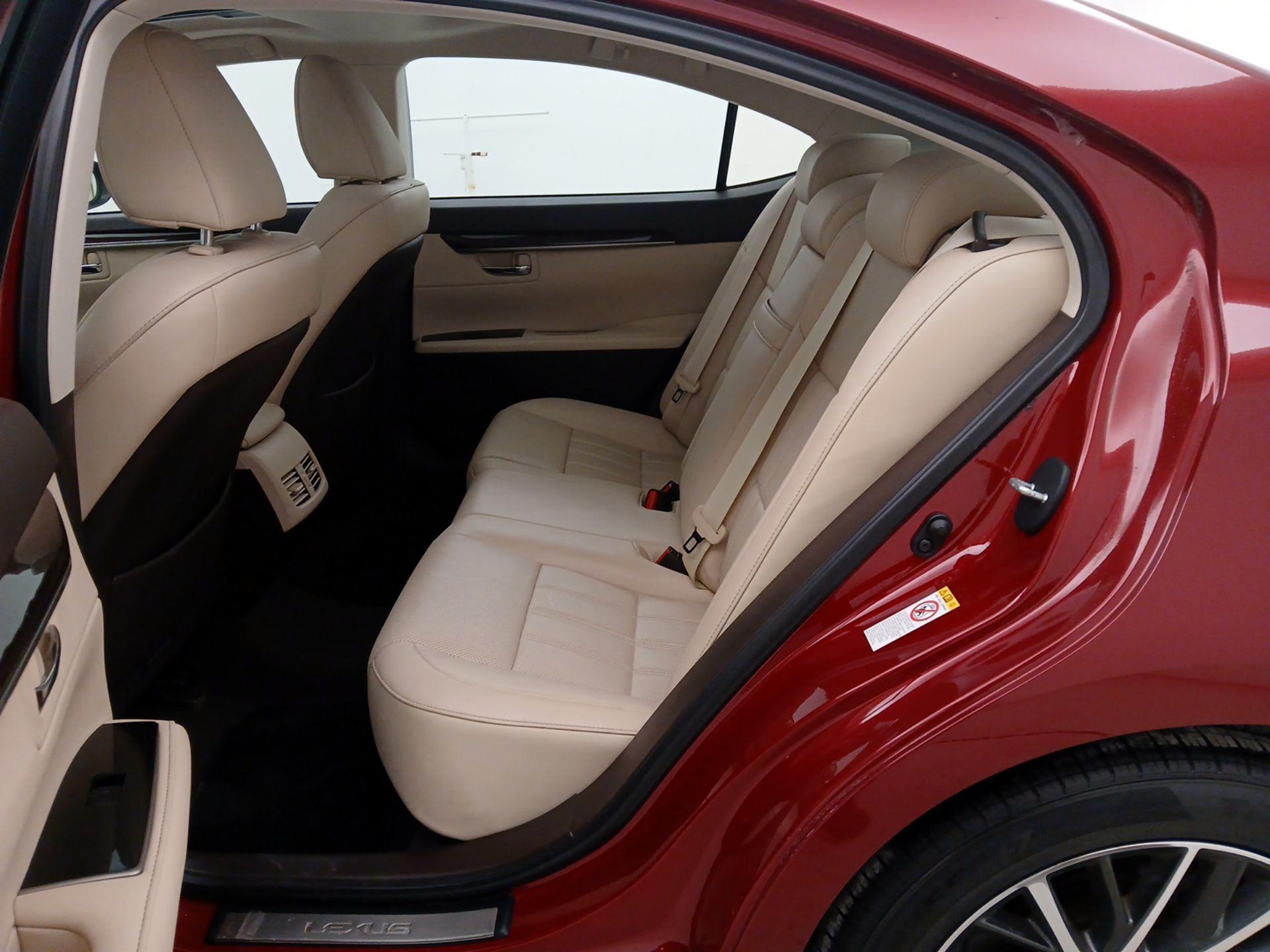 Thumbnail: 2017 Lexus ES - 20