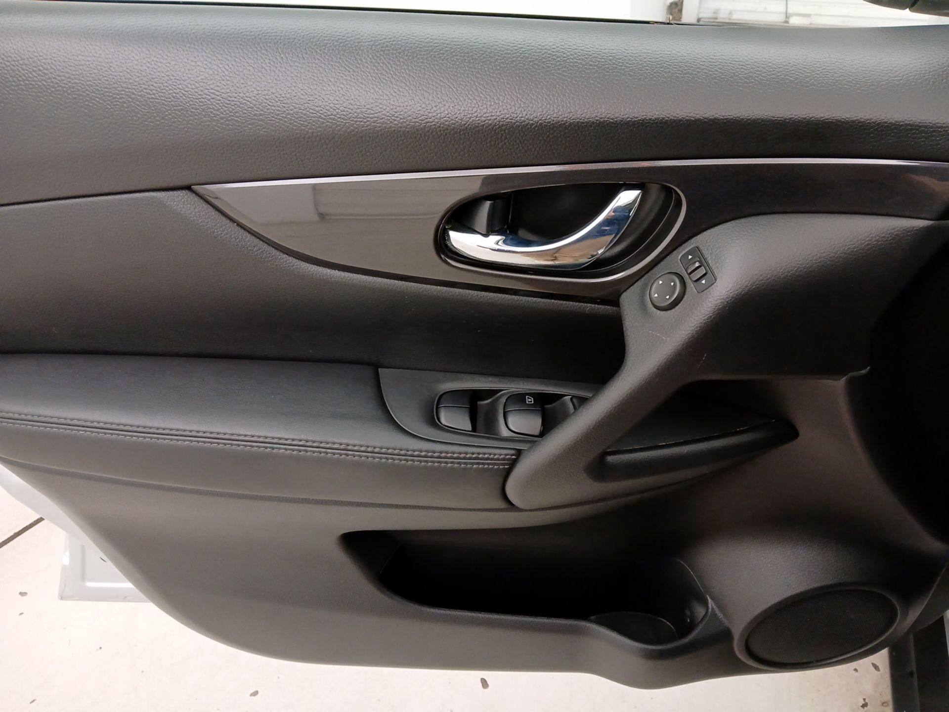 Thumbnail: 2018 Nissan Rogue - 12