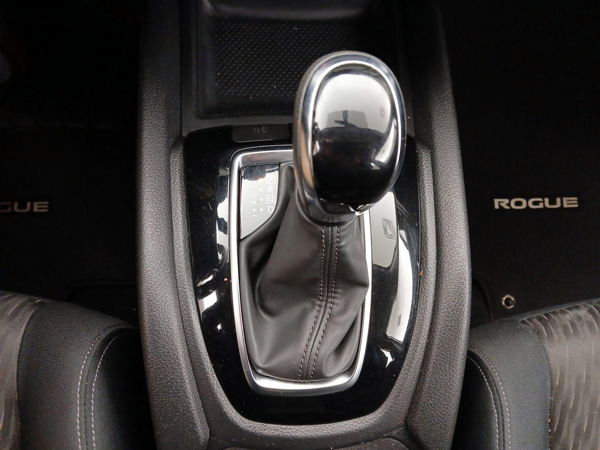 Thumbnail: 2018 Nissan Rogue - 17