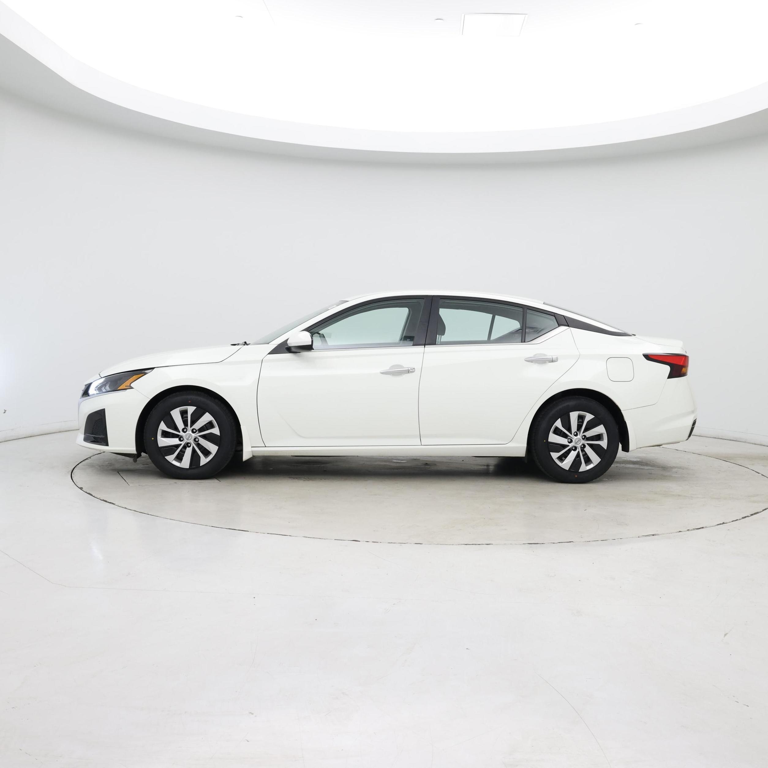 Thumbnail: 2023 Nissan Altima - 3