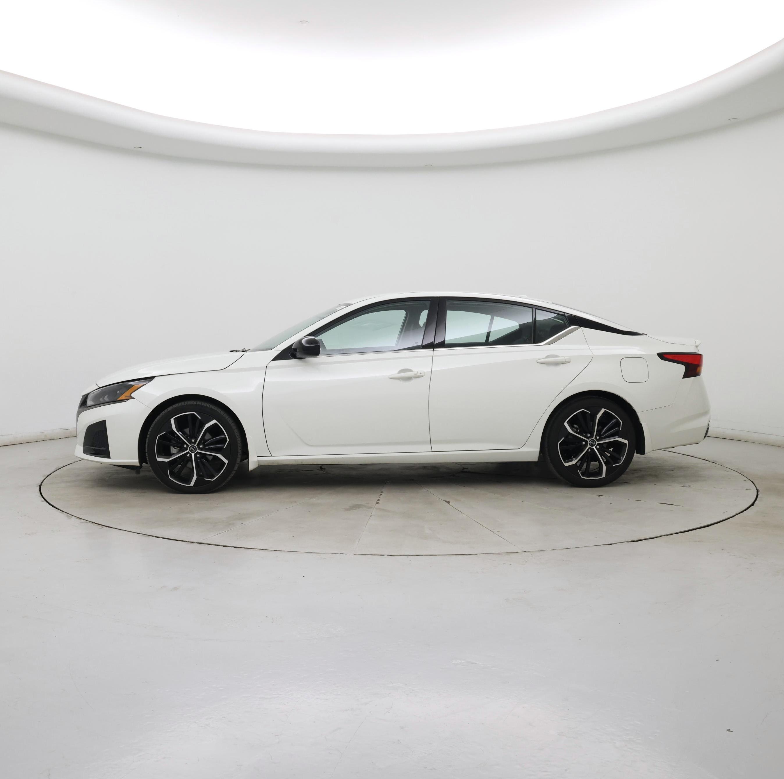 Thumbnail: 2023 Nissan Altima - 3