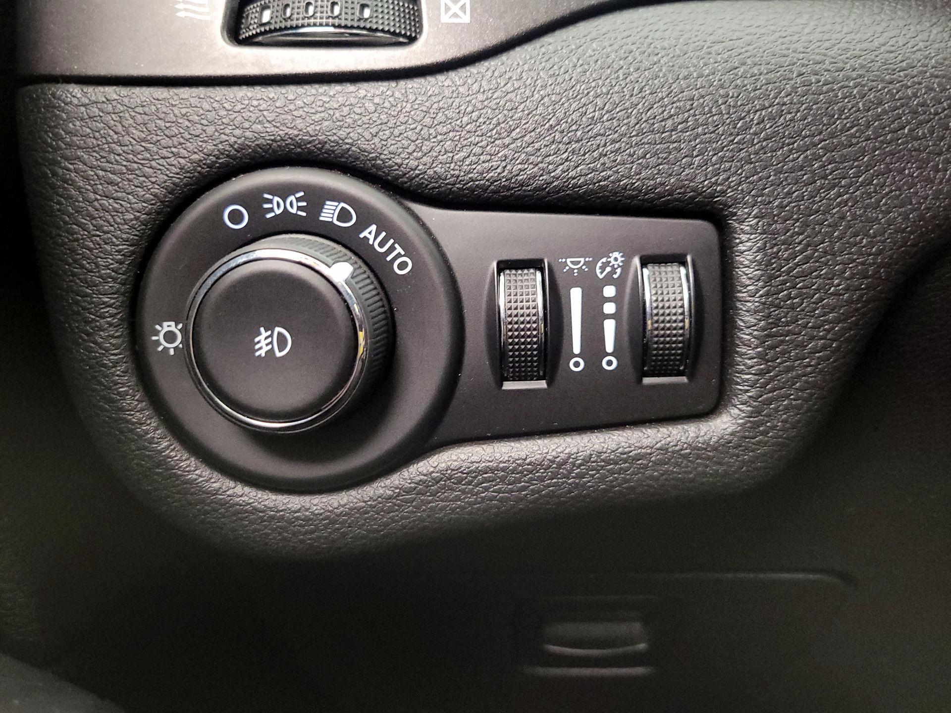 Thumbnail: 2021 Jeep Cherokee - 13