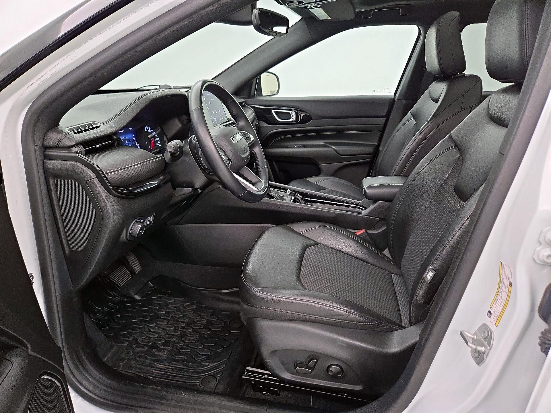 Thumbnail: 2022 Jeep Compass - 11