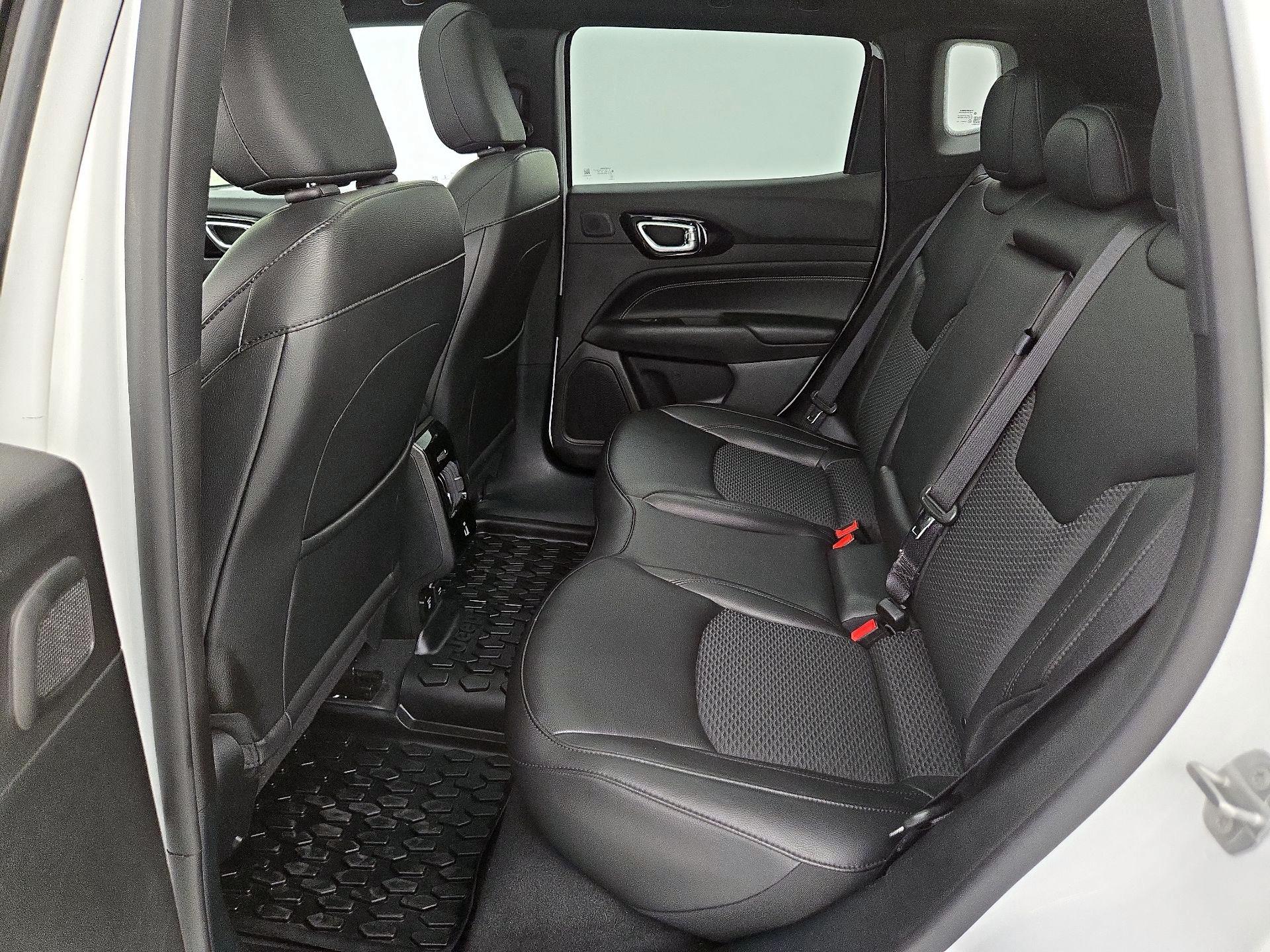 Thumbnail: 2022 Jeep Compass - 20