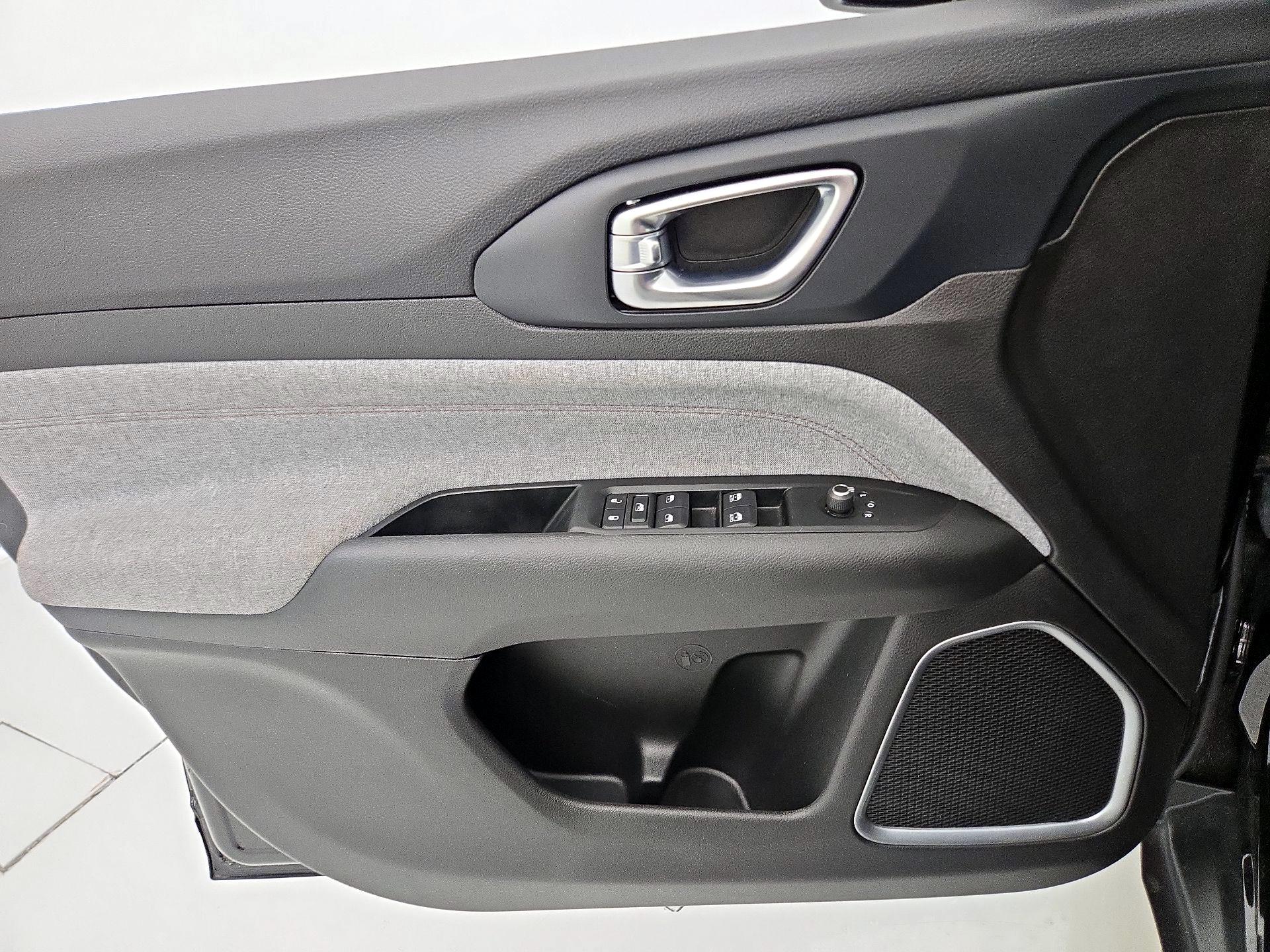 Thumbnail: 2022 Jeep Compass - 12