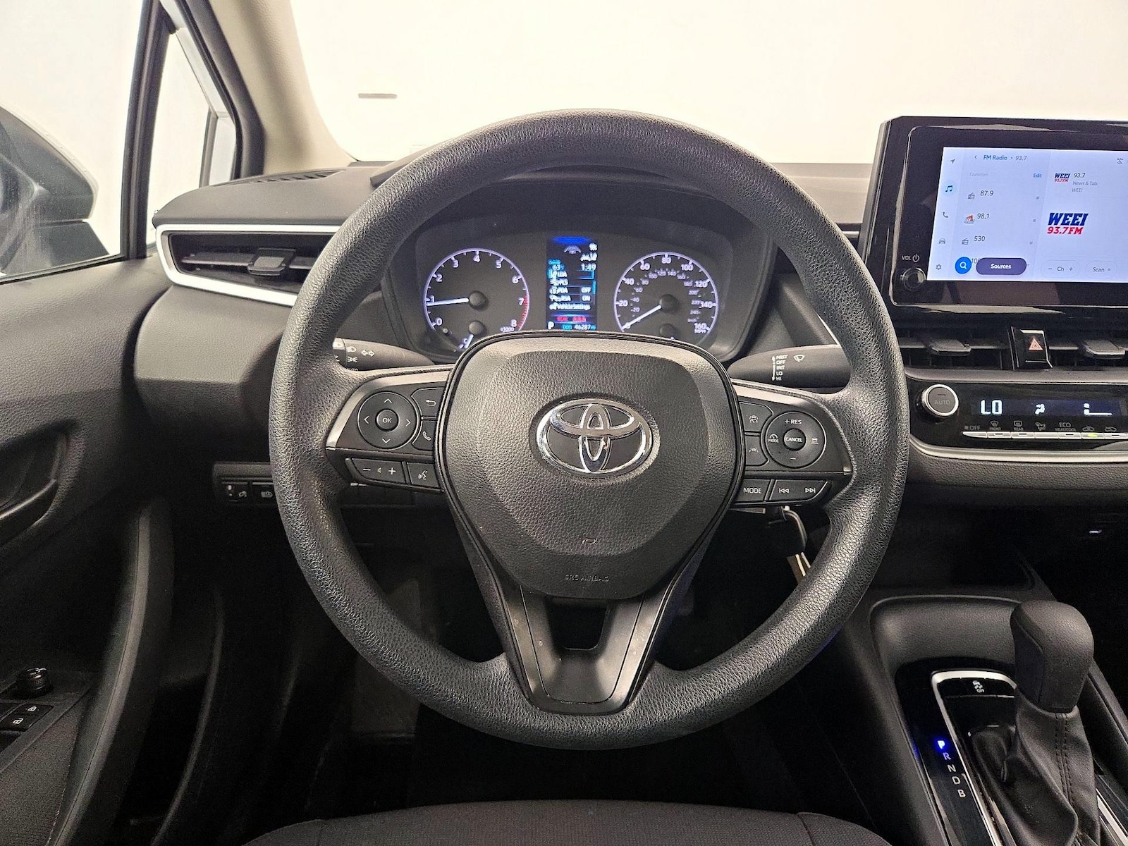 2024 Toyota Corolla LE - Photo 12