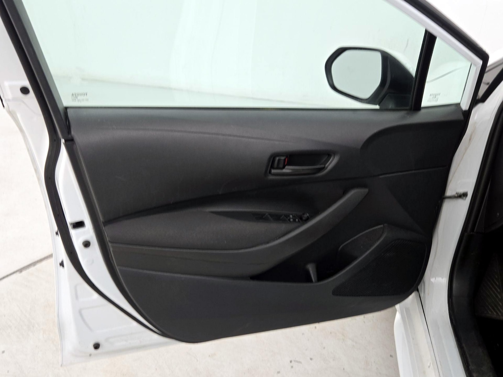 2024 Toyota Corolla LE - Photo 14
