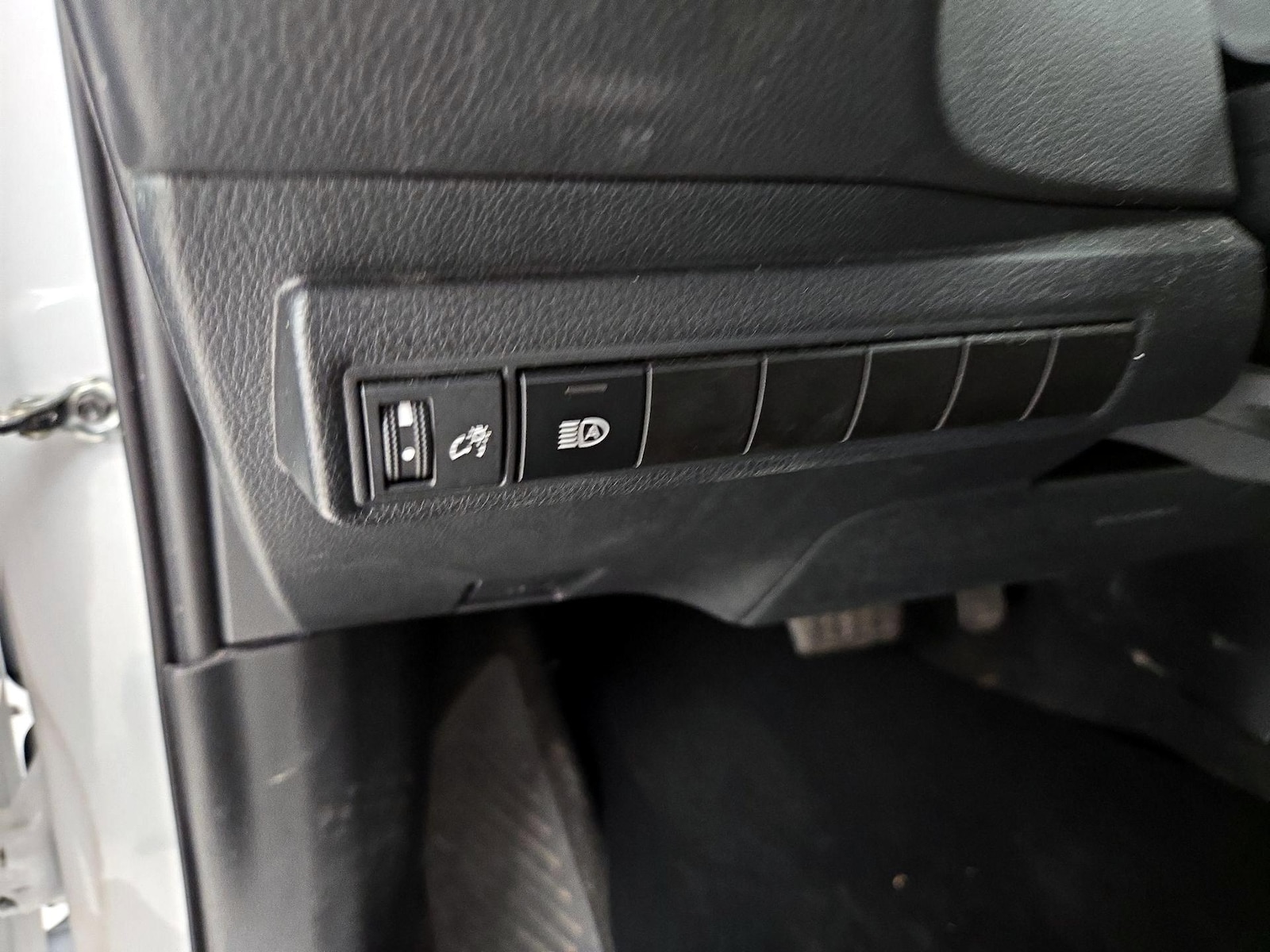 2024 Toyota Corolla LE - Photo 15