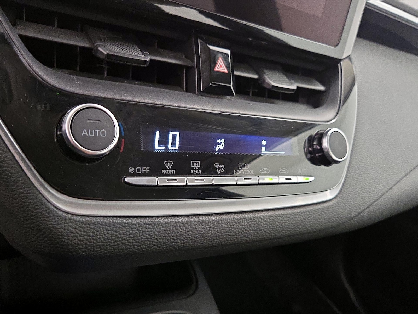 2024 Toyota Corolla LE - Photo 18