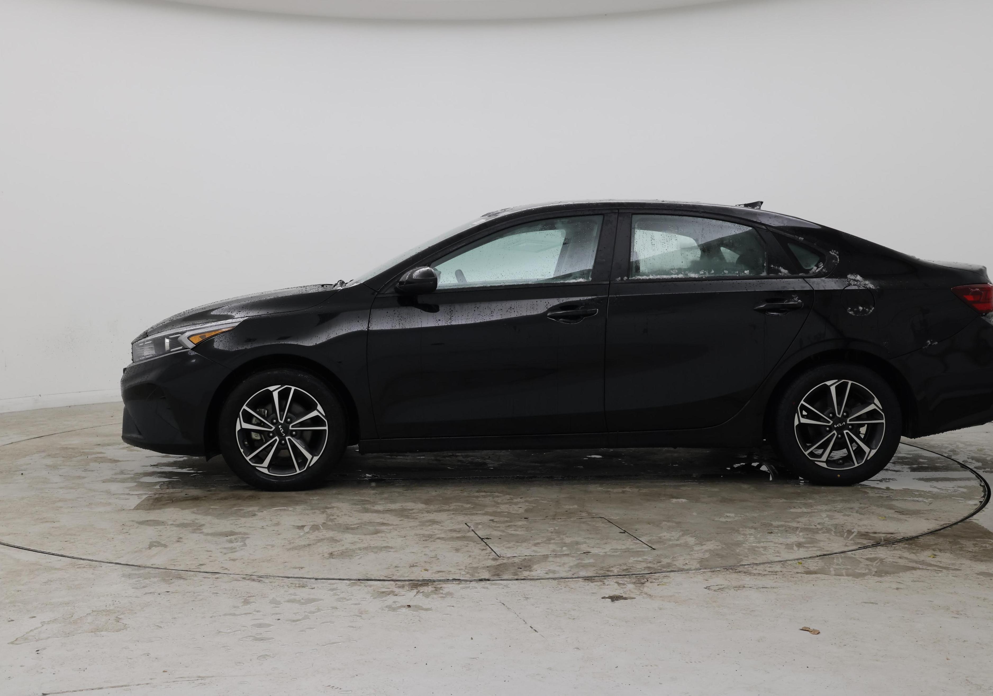 Thumbnail: 2024 Kia Forte - 3