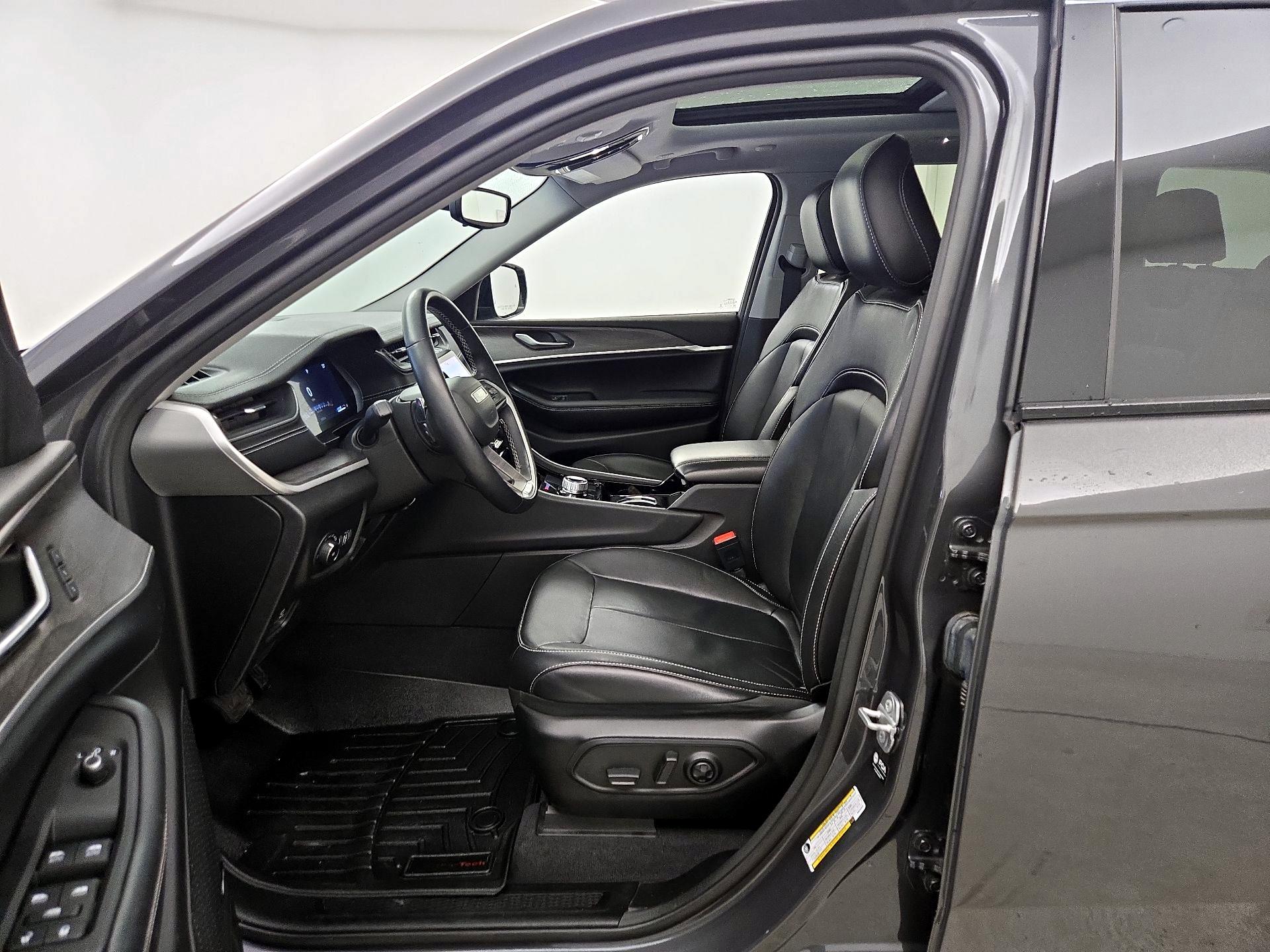 Thumbnail: 2022 Jeep Grand Cherokee - 11