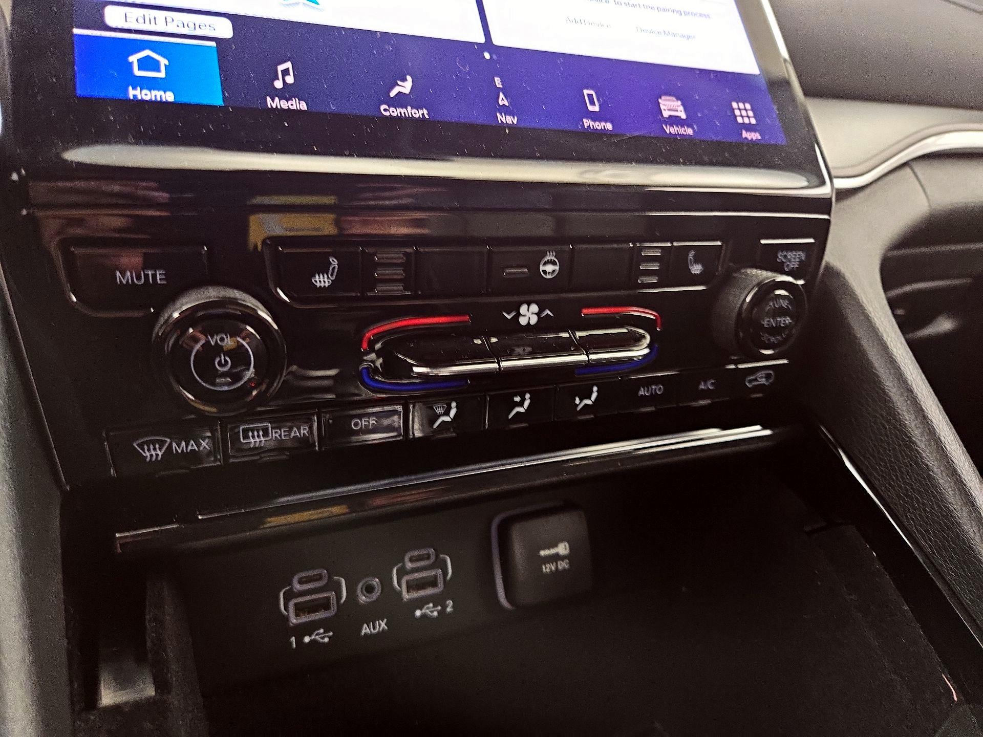 Thumbnail: 2022 Jeep Grand Cherokee - 17