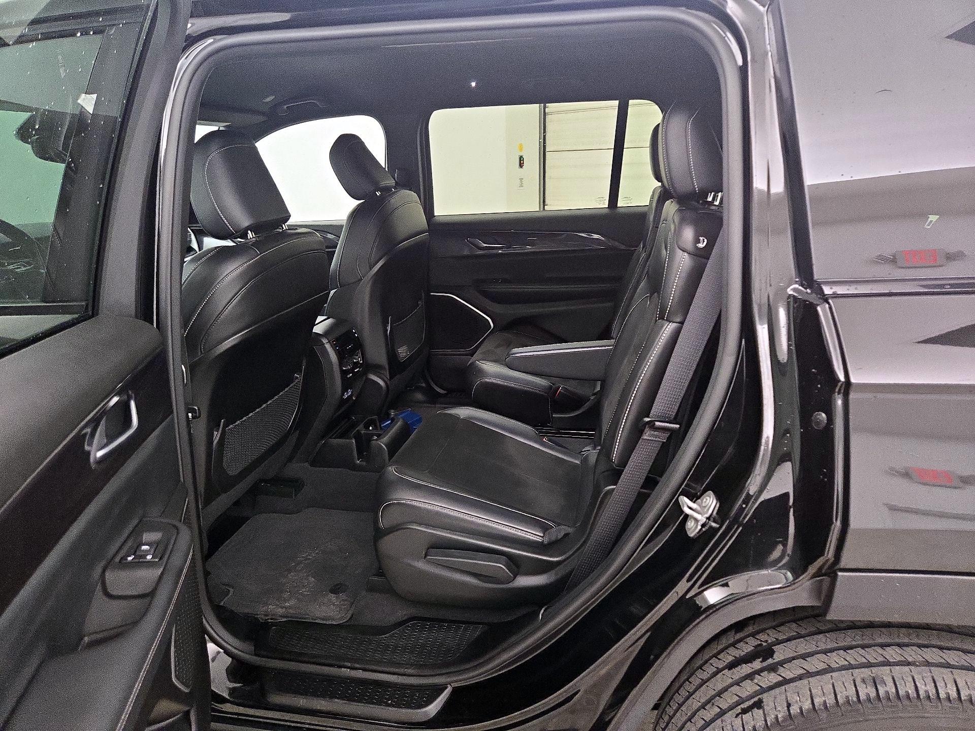 Thumbnail: 2022 Jeep Grand Cherokee L - 19