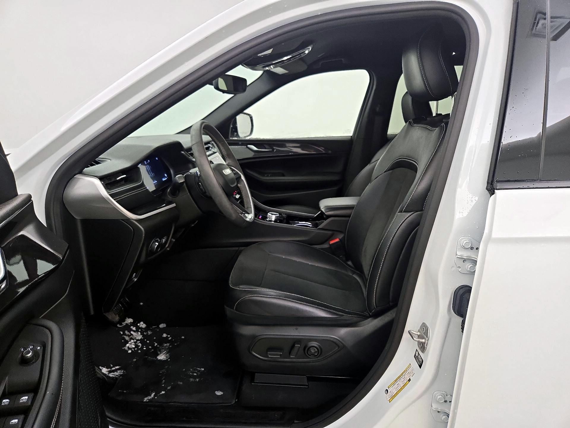 Thumbnail: 2023 Jeep Grand Cherokee - 11