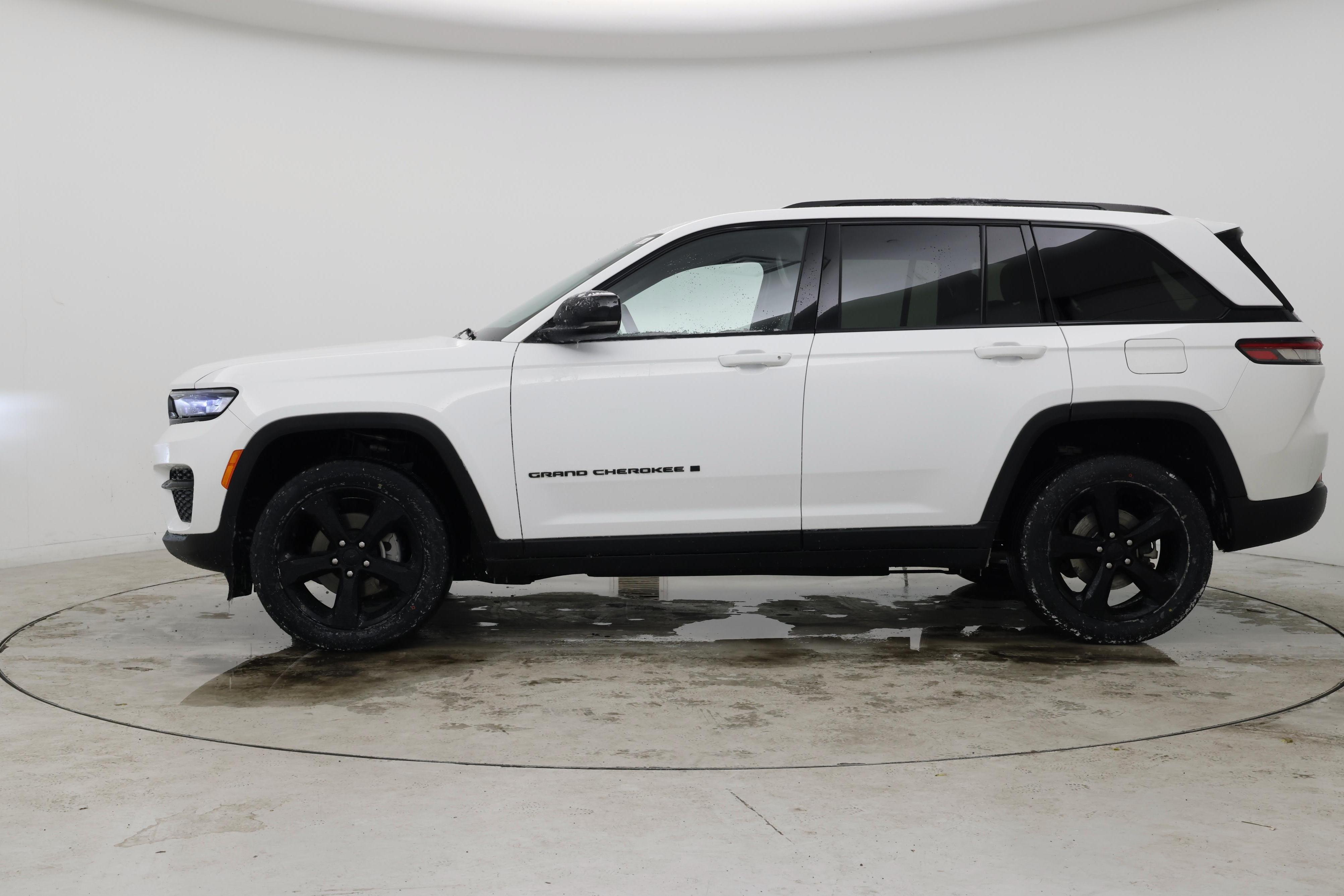 Thumbnail: 2023 Jeep Grand Cherokee - 3