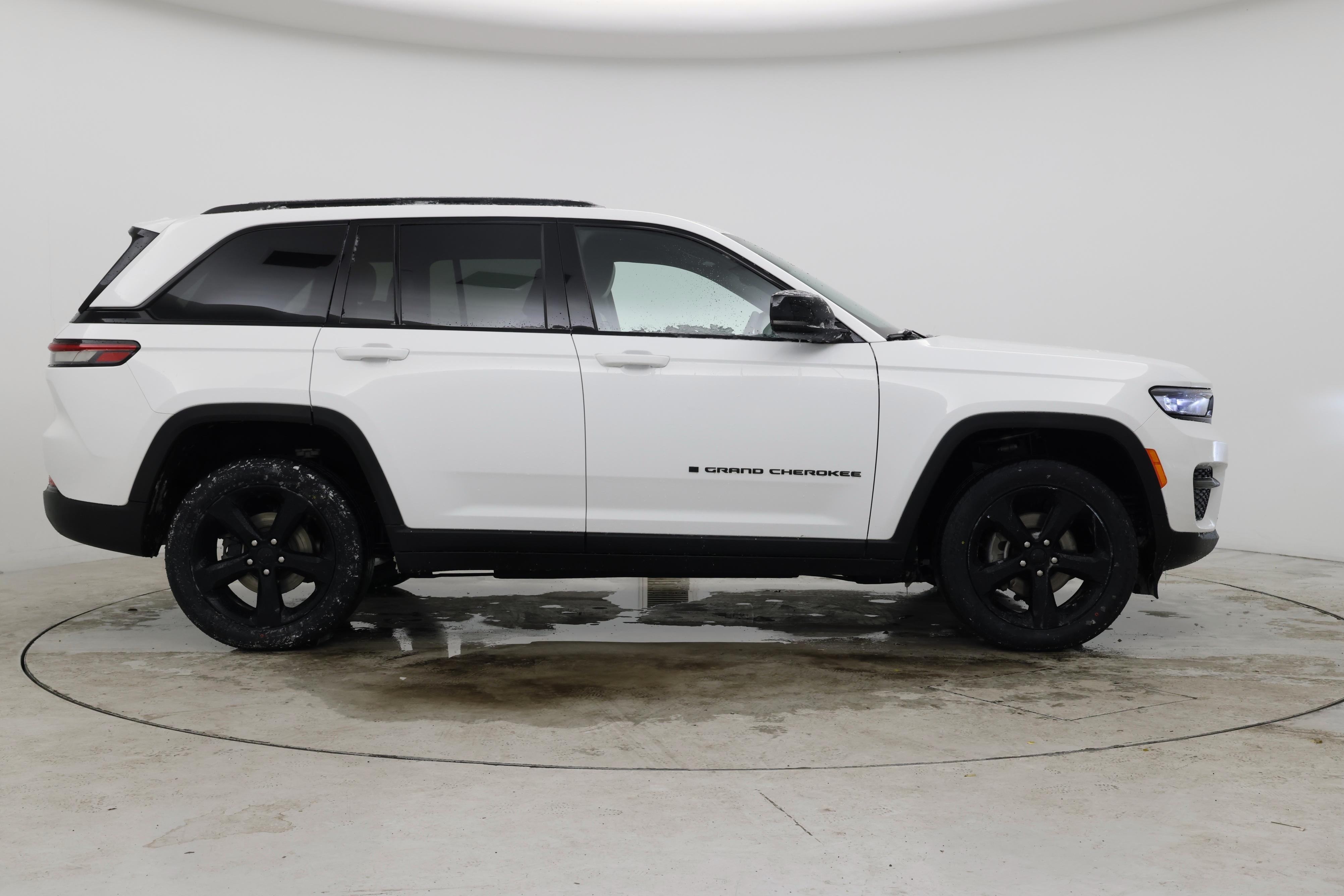 Thumbnail: 2023 Jeep Grand Cherokee - 7