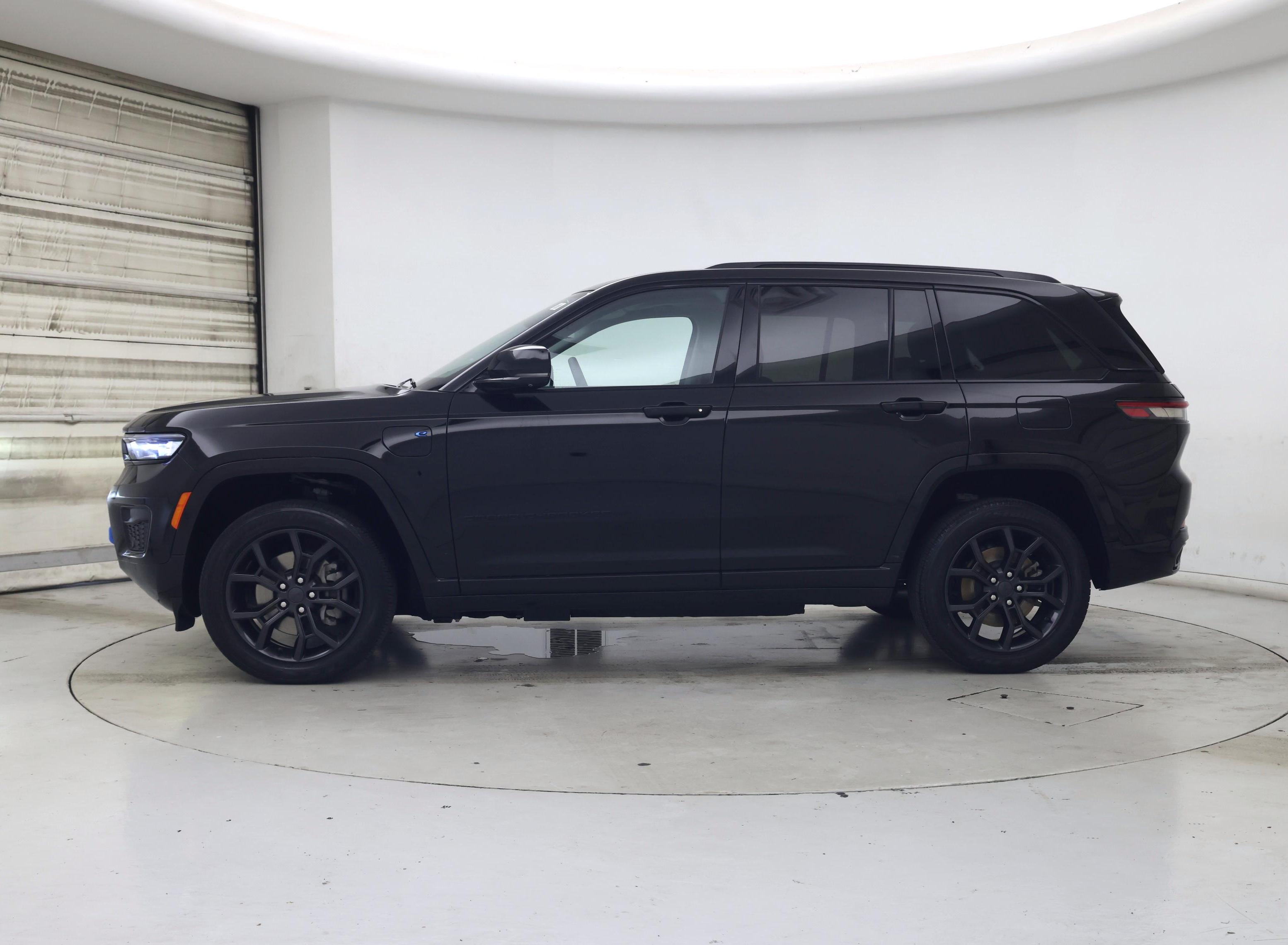 Thumbnail: 2023 Jeep Grand Cherokee - 3