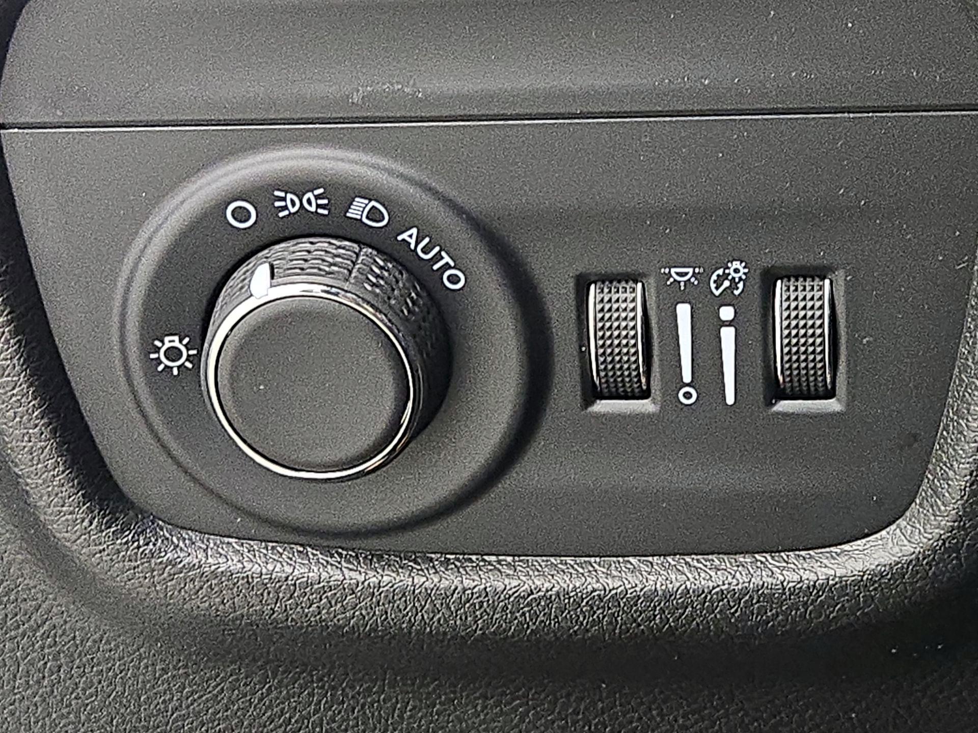 Thumbnail: 2022 Jeep Grand Cherokee - 13