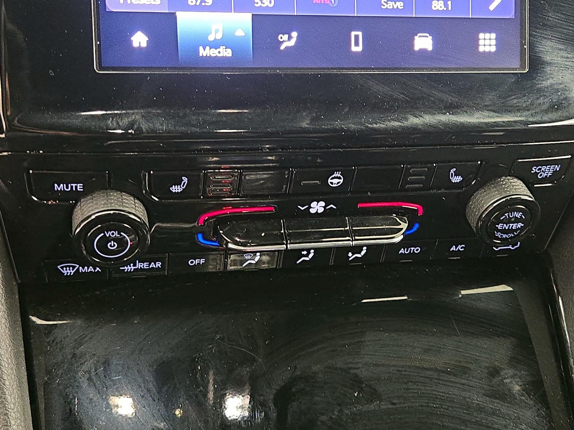 Thumbnail: 2022 Jeep Grand Cherokee - 16