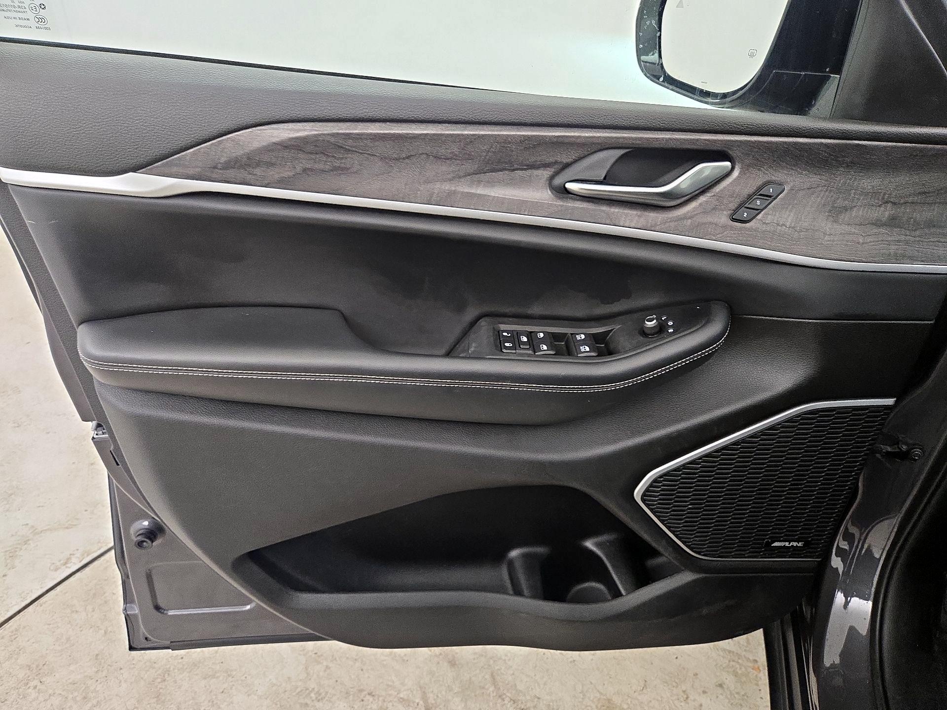 Thumbnail: 2022 Jeep Grand Cherokee L - 12