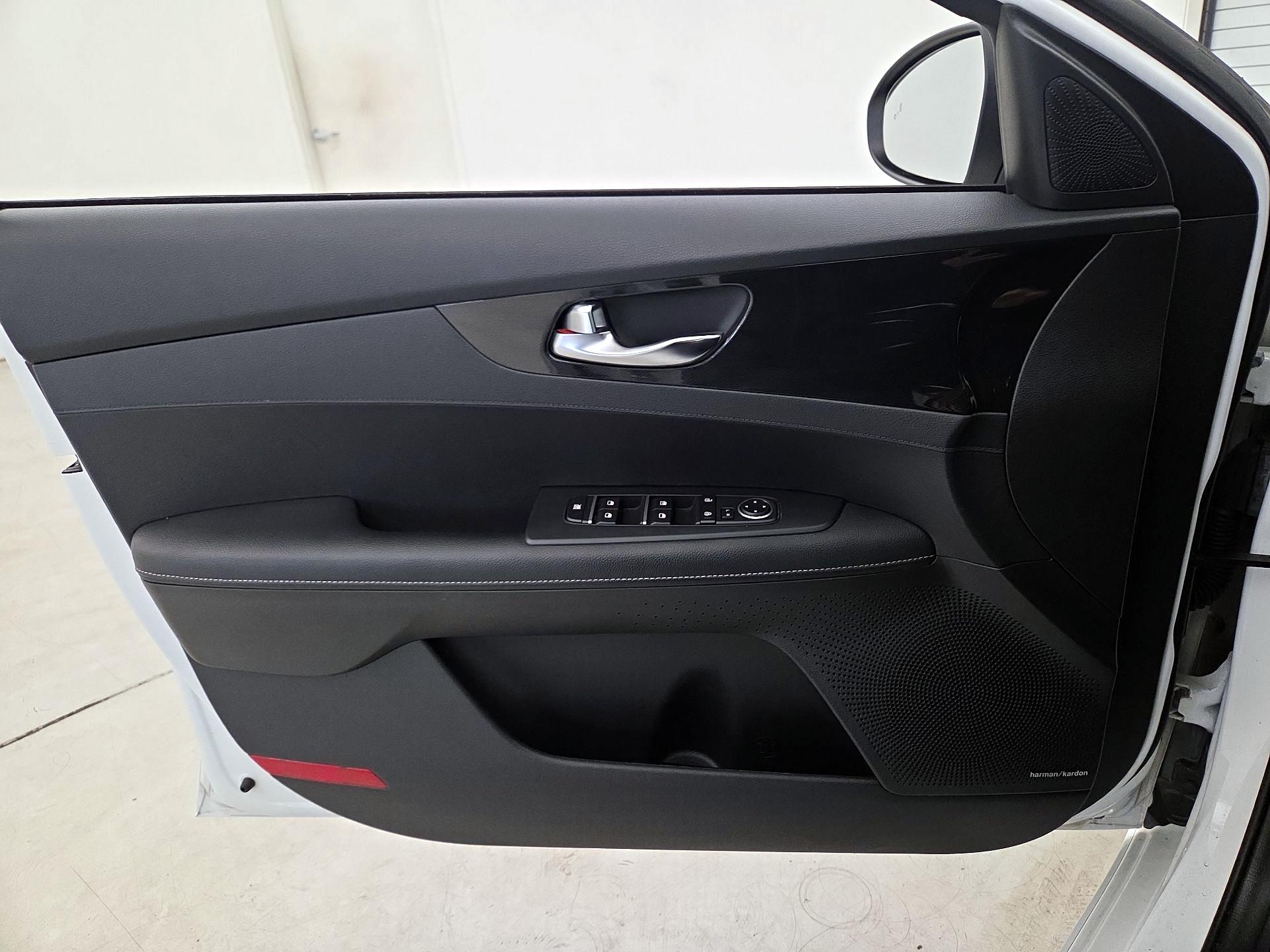 Thumbnail: 2021 Kia Forte - 12