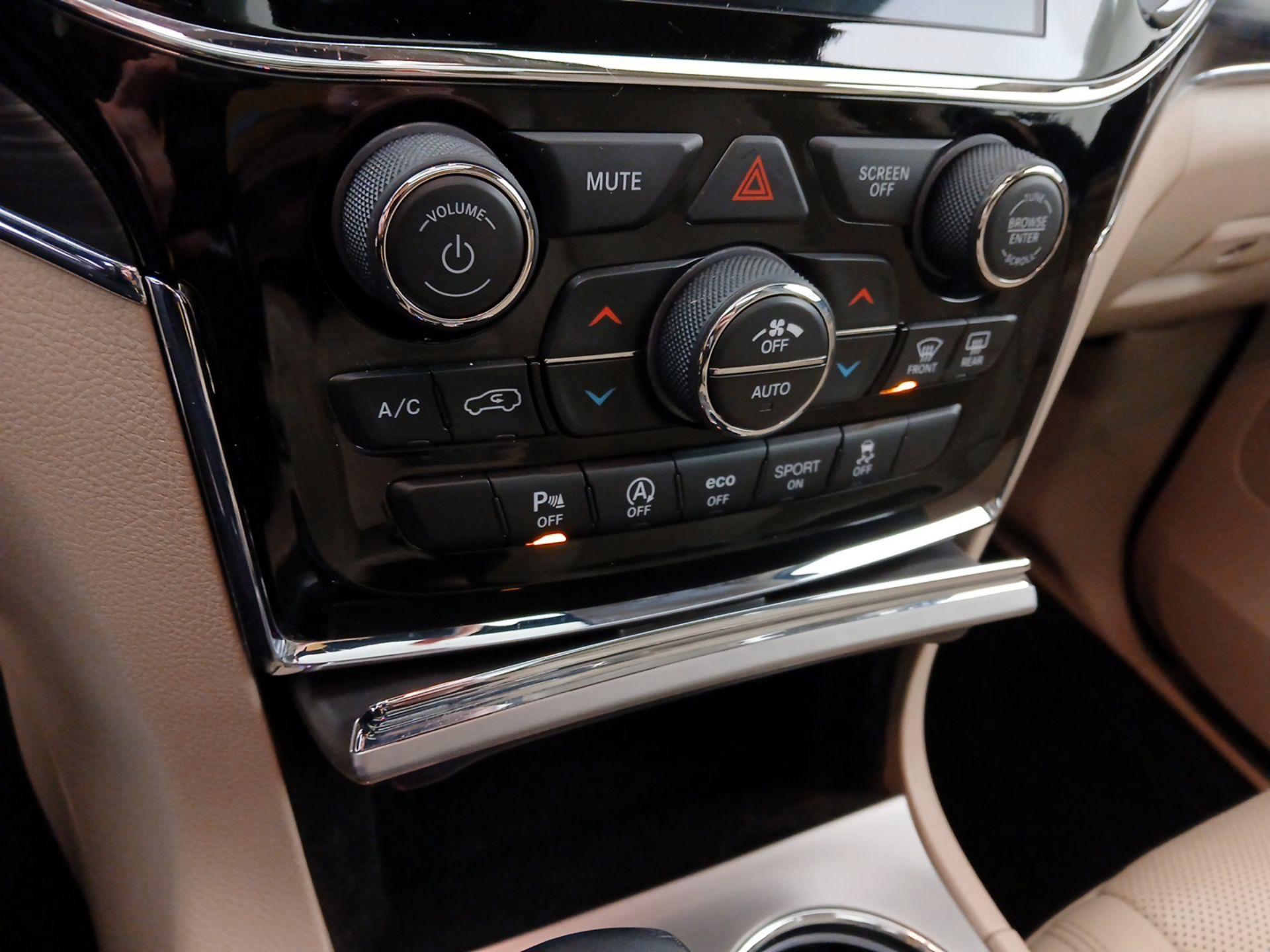 Thumbnail: 2021 Jeep Grand Cherokee - 17